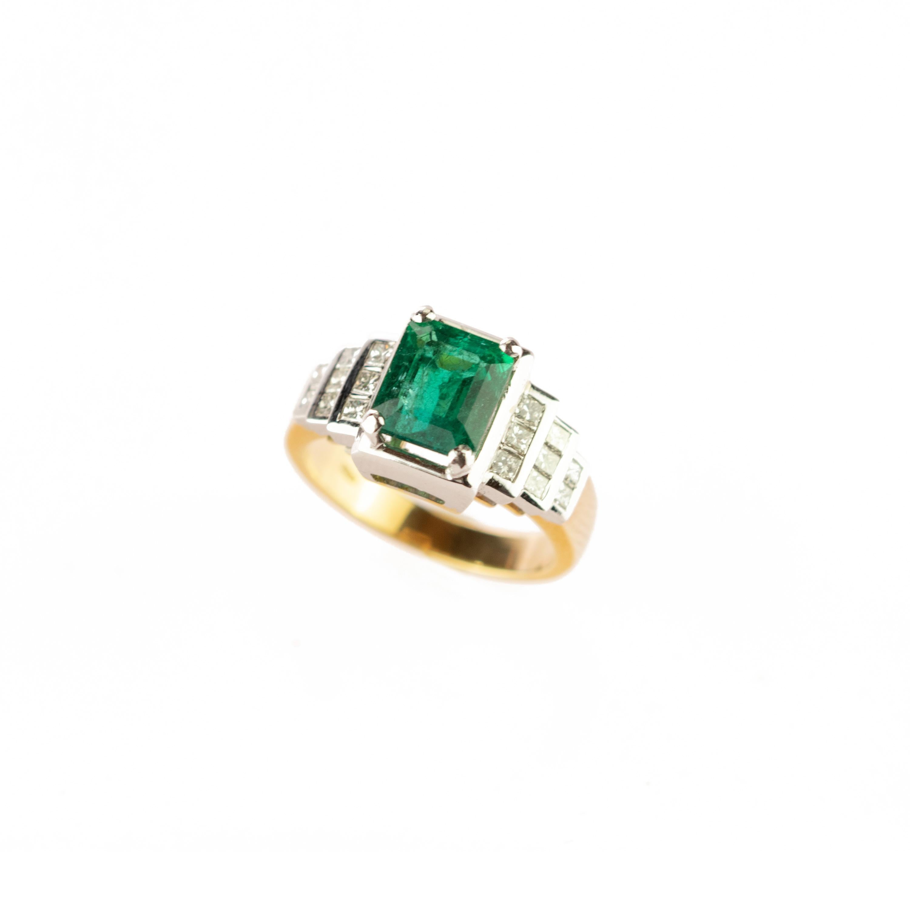 Emerald Diamond 18 Karat White Yellow Gold Pyramid Cocktail AIG Certified Ring In New Condition For Sale In Milano, IT