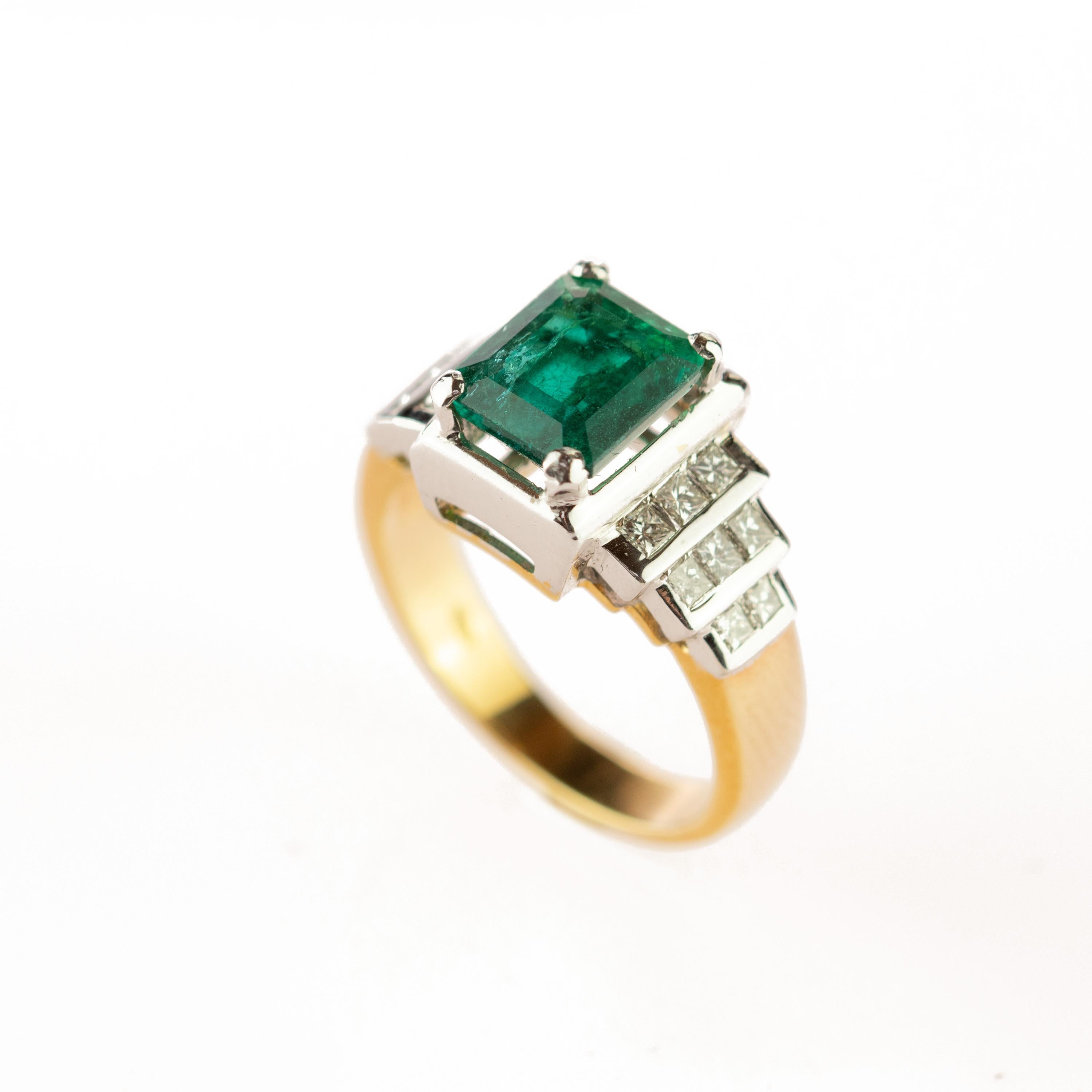 Women's or Men's Emerald Diamond 18 Karat White Yellow Gold Pyramid Cocktail AIG Certified Ring For Sale
