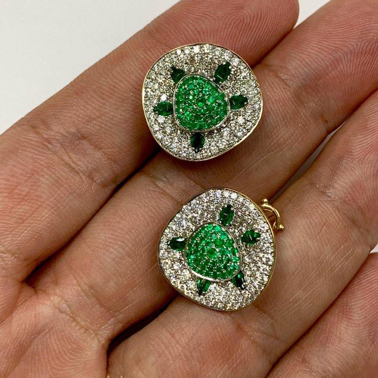 Contemporary Emerald Diamond 18 Karat Yellow Gold Earrings For Sale