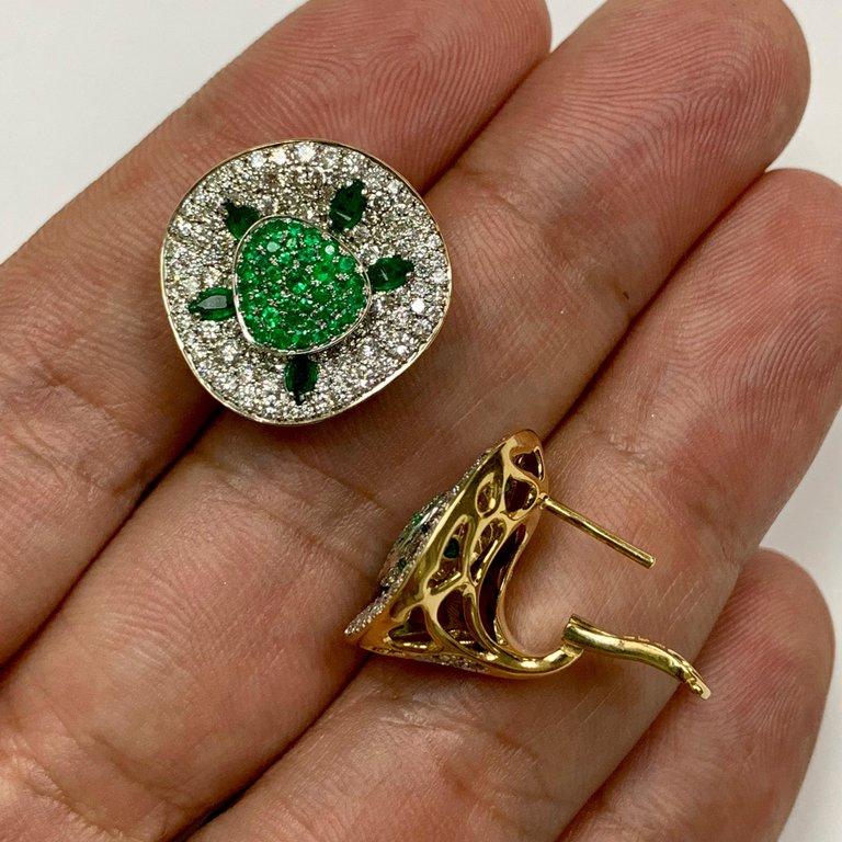 Smaragd-Diamant-Ohrringe aus 18 Karat Gelbgold für Damen oder Herren im Angebot