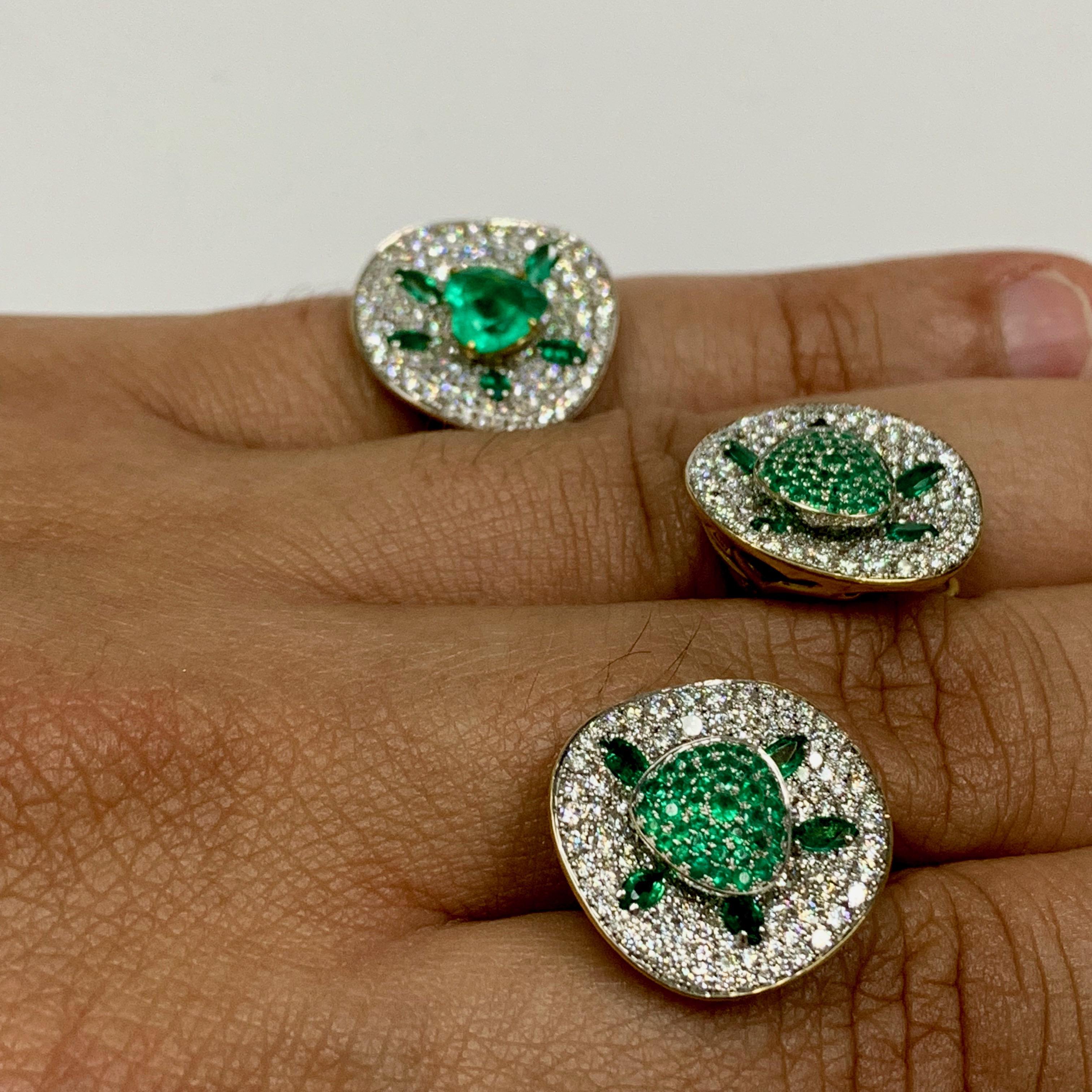 Contemporary Emerald Diamond 18 Karat Yellow Gold Ring Earrings Suite For Sale