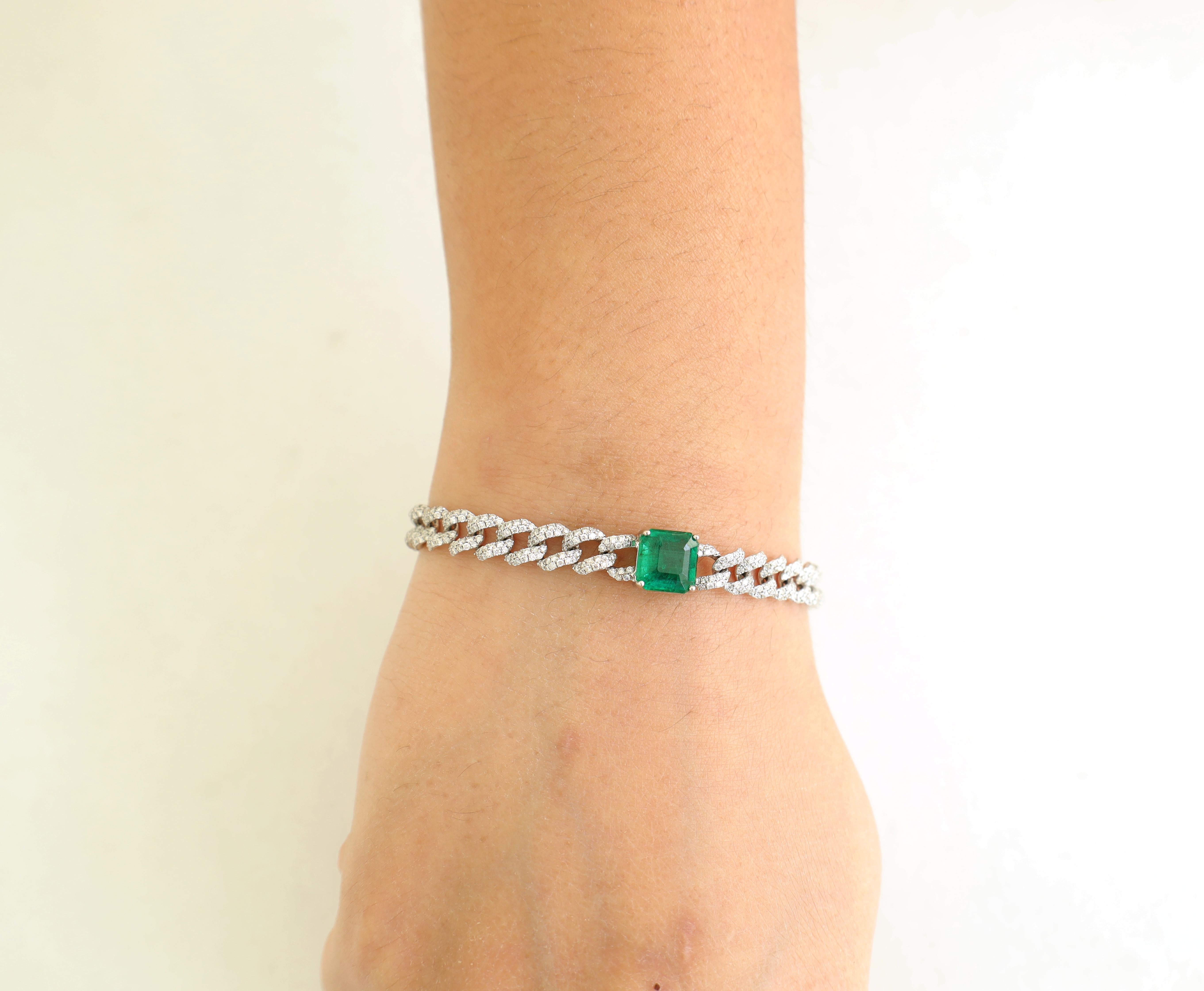Emerald Cut Emerald & Diamond 18 Carat White Gold Circular Link Necklace and Bracelet Set For Sale
