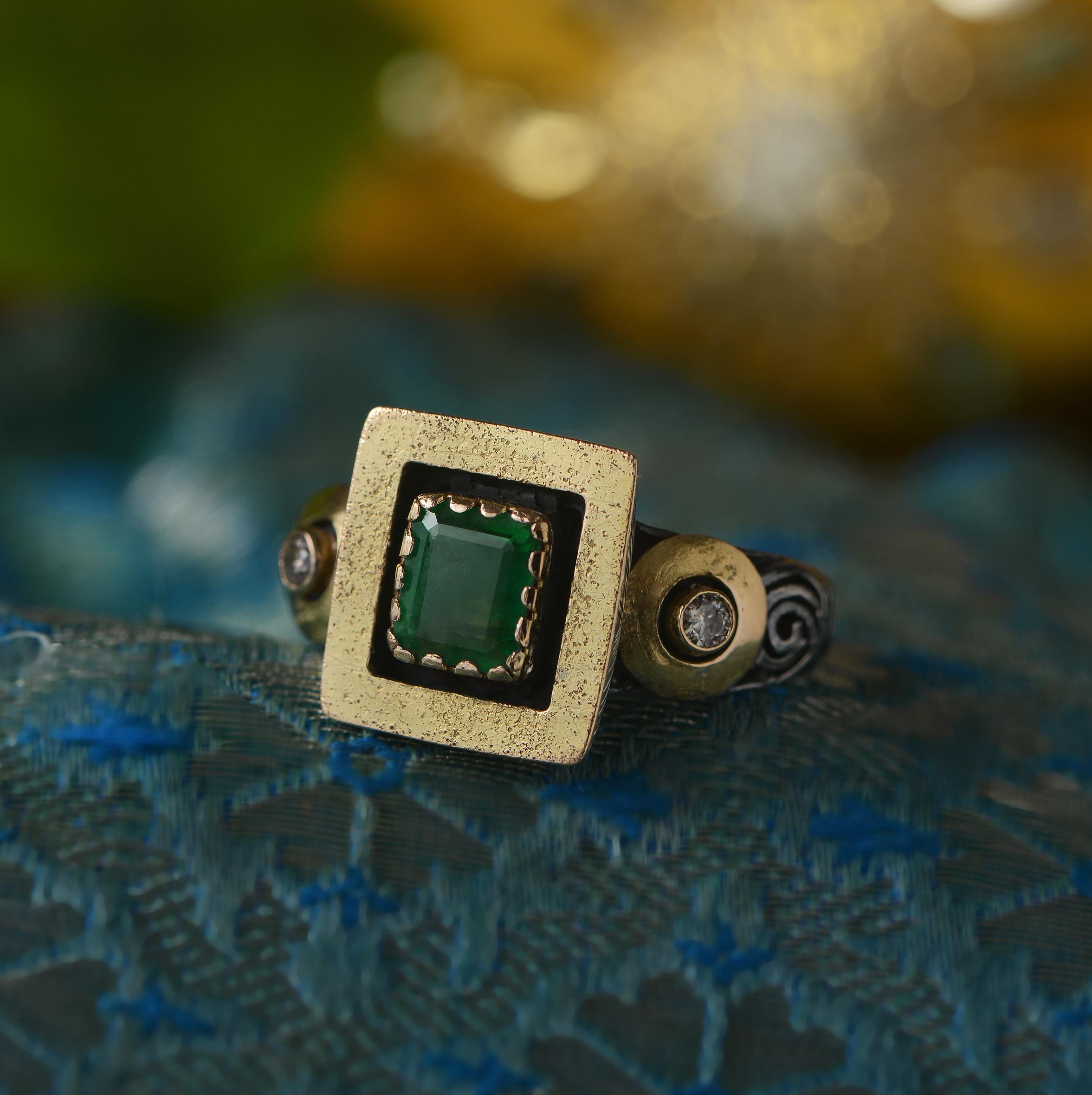 Contemporary Emerald Diamond 18k Gold Silver Dress Ring For Sale