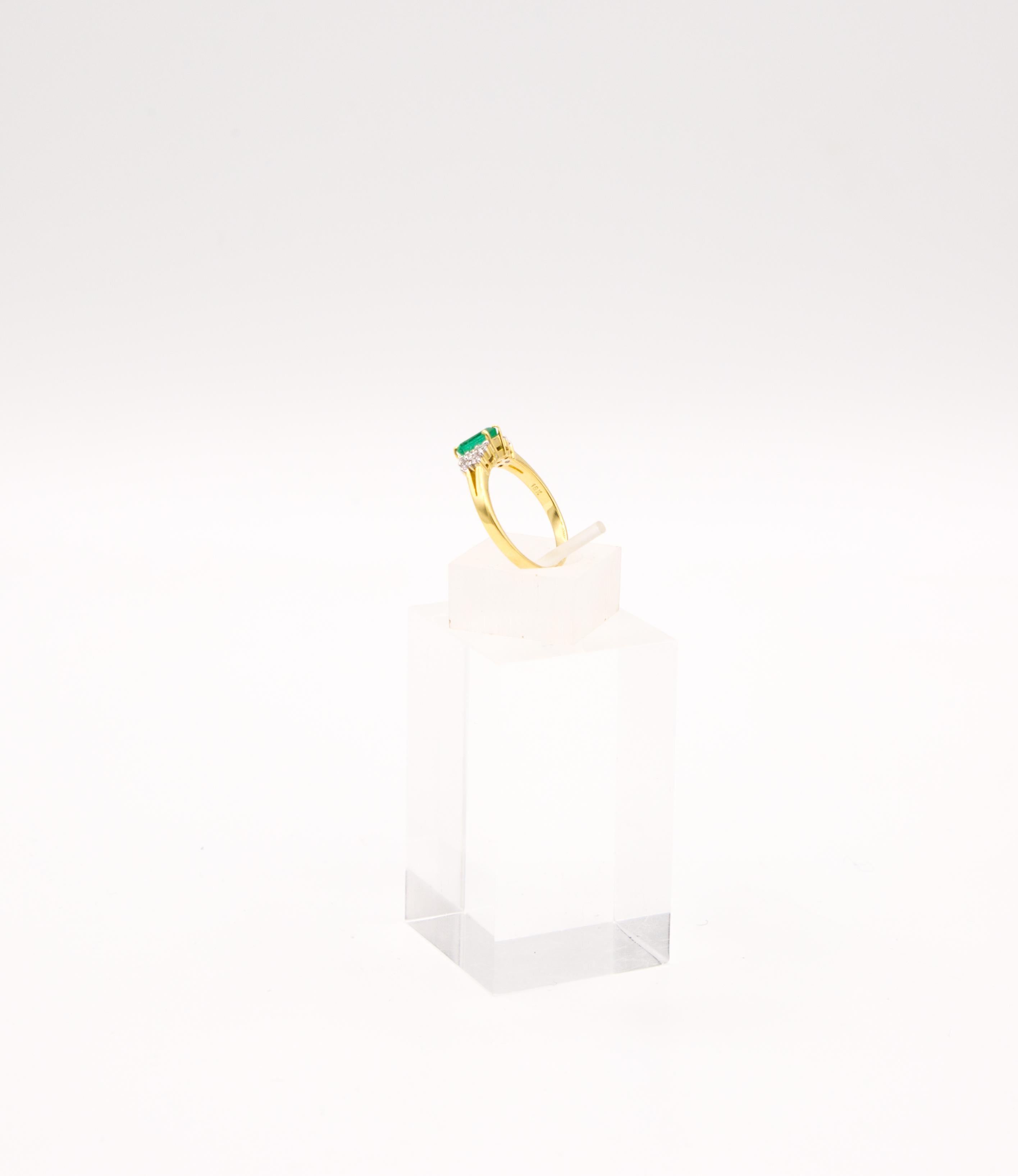 Emerald diamond 18k ring In New Condition In Bad Kissingen, DE