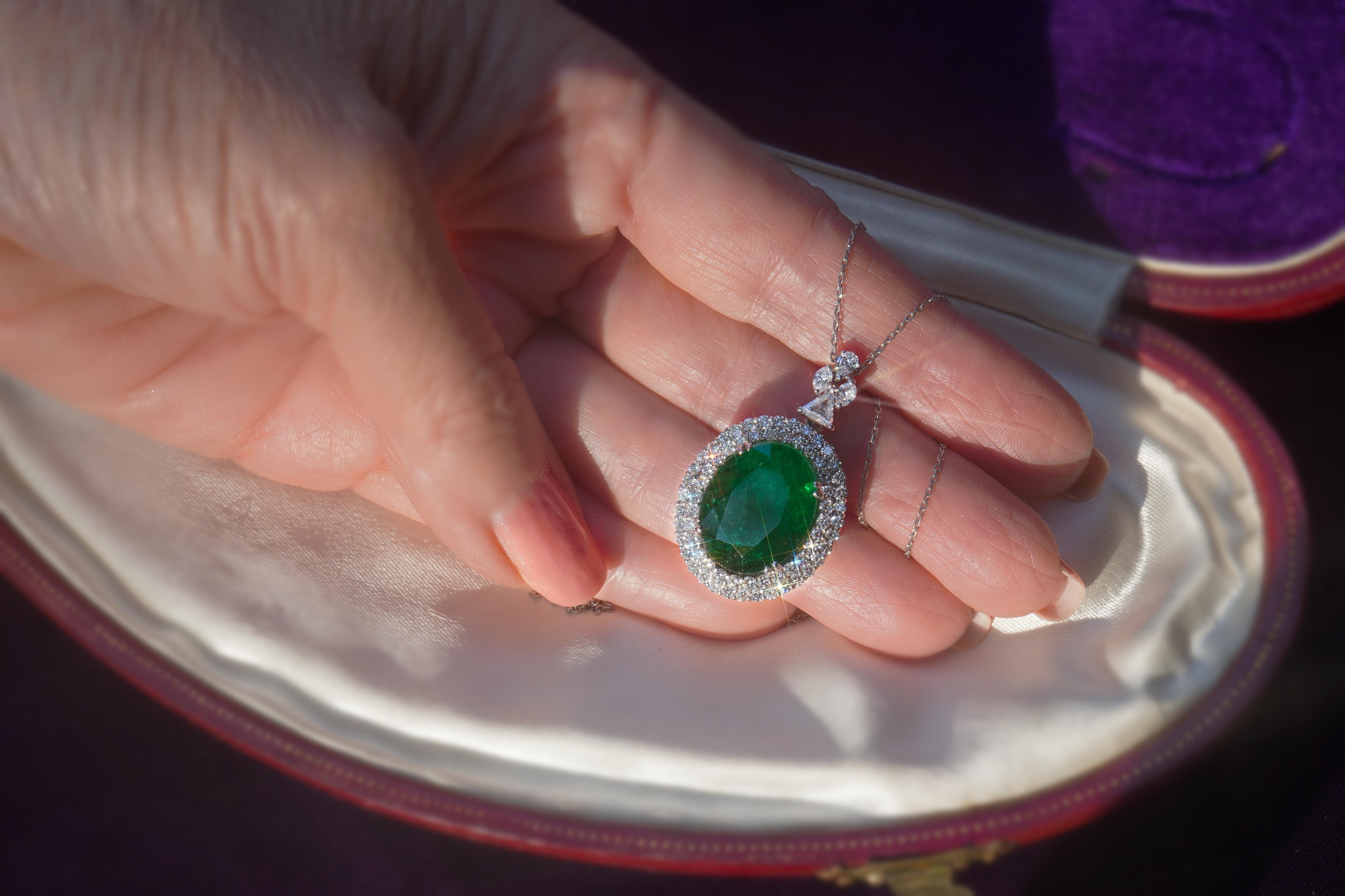 Emerald Diamond 18K Vintage Necklace GIA Certified Pendant Natural 20.04 Carats! In Good Condition For Sale In Sylvania, GA
