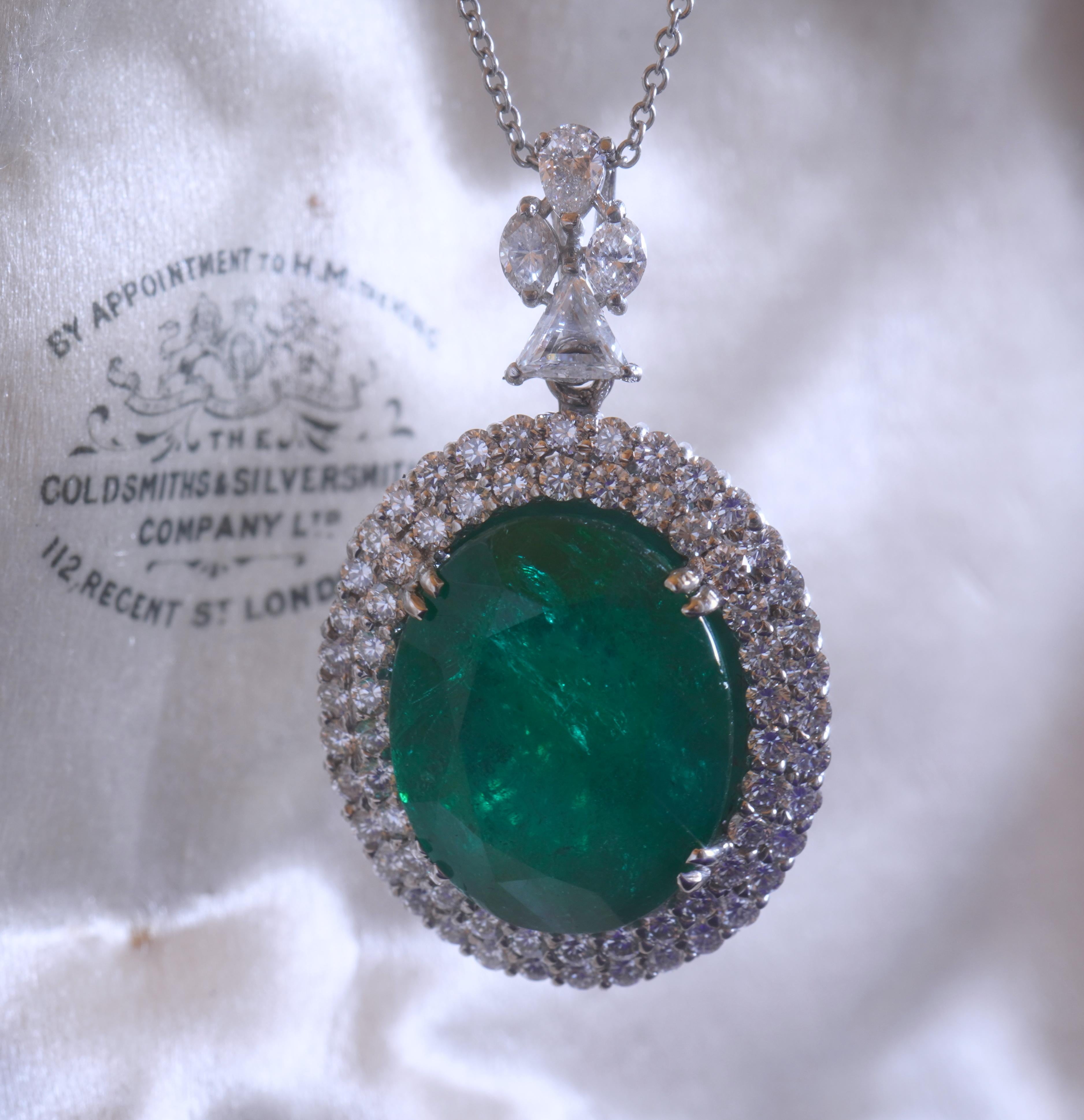 Emerald Diamond 18K Vintage Necklace GIA Certified Pendant Natural 20.04 Carats! For Sale 1