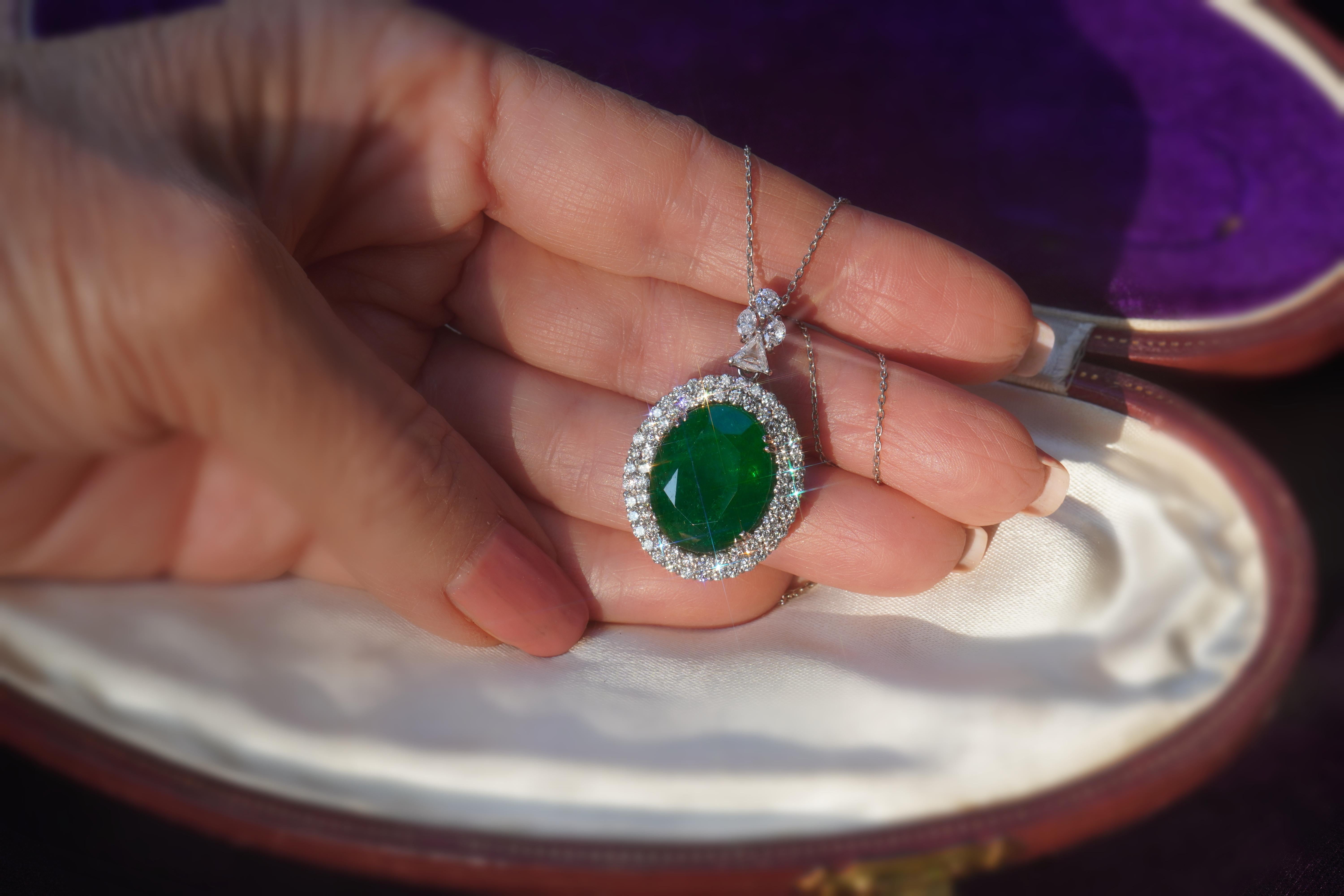 Emerald Diamond 18K Vintage Necklace GIA Certified Pendant Natural 20.04 Carats! For Sale 2