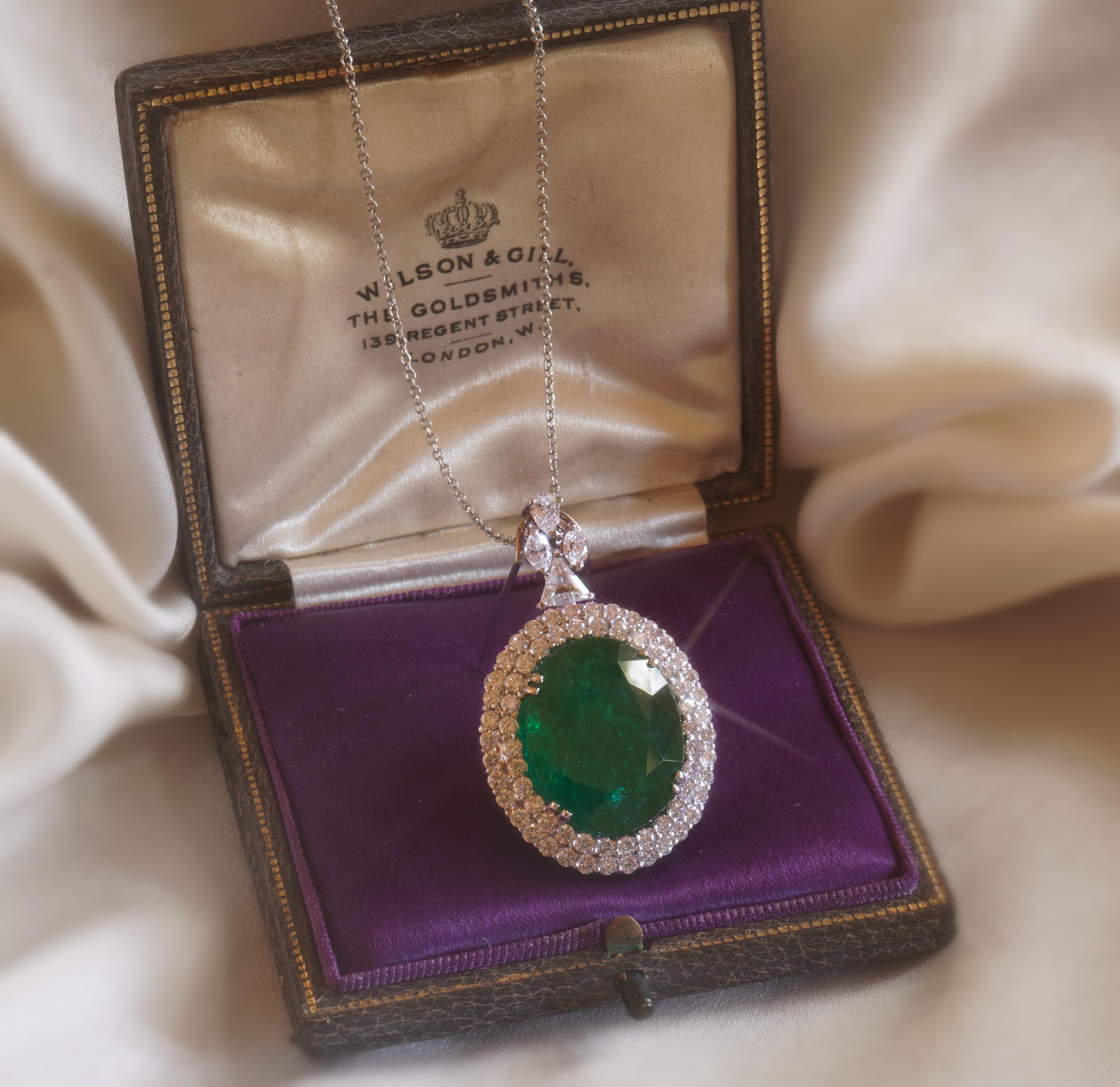 Emerald Diamond 18K Vintage Necklace GIA Certified Pendant Natural 20.04 Carats! For Sale 4
