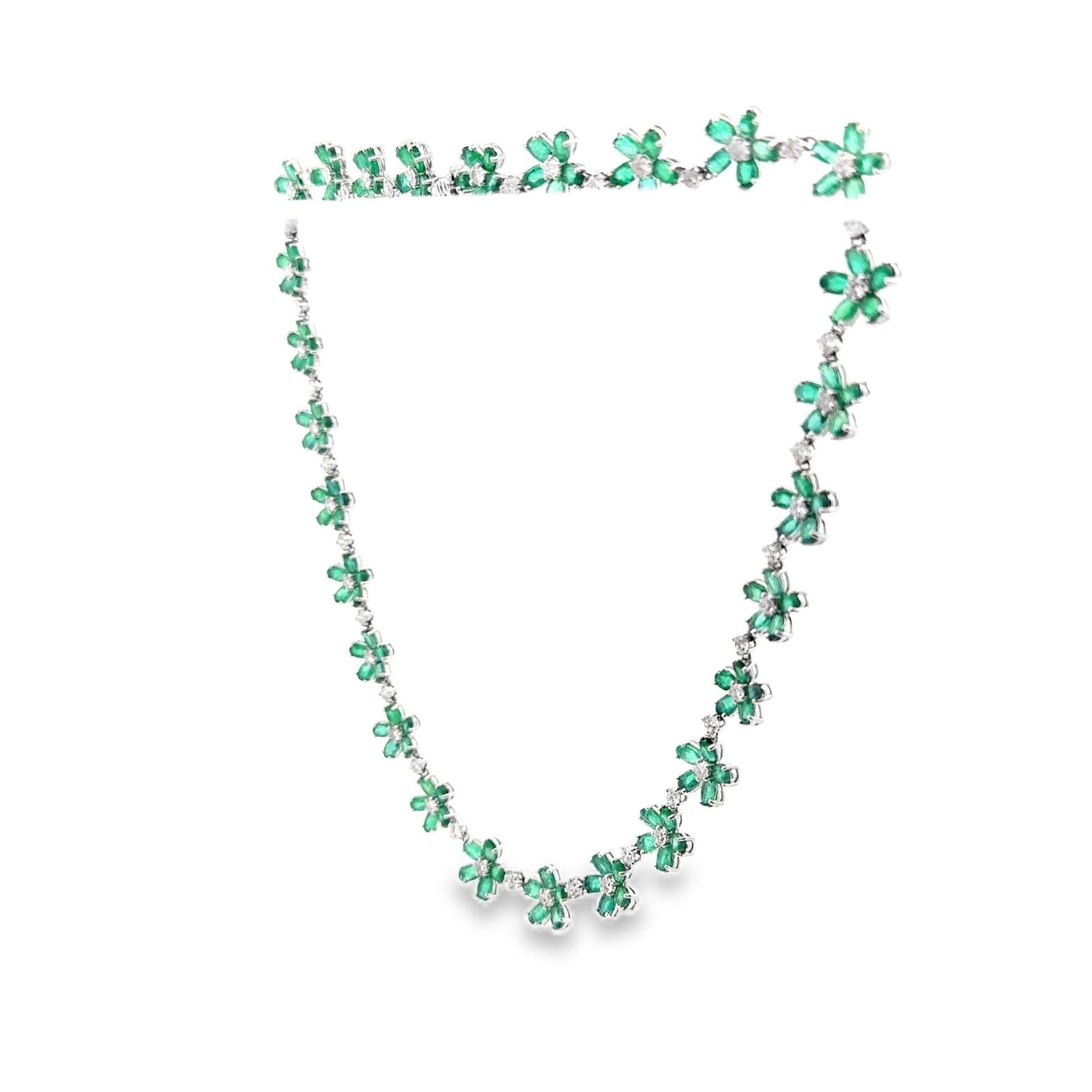 Collana a fiori con smeraldo e diamante in oro bianco 18 carati In condizioni Nuovo in vendita a Beverly Hills, CA