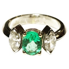Verlobungsring mit drei Steinen, Smaragd, Diamant, 18 Karat Weißgold