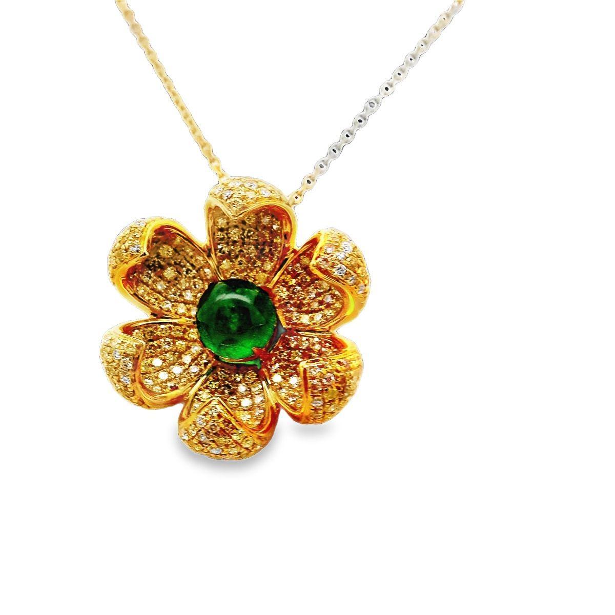 Contemporain Chaîne pendentif fleur en or jaune 18k avec émeraude et diamant en vente