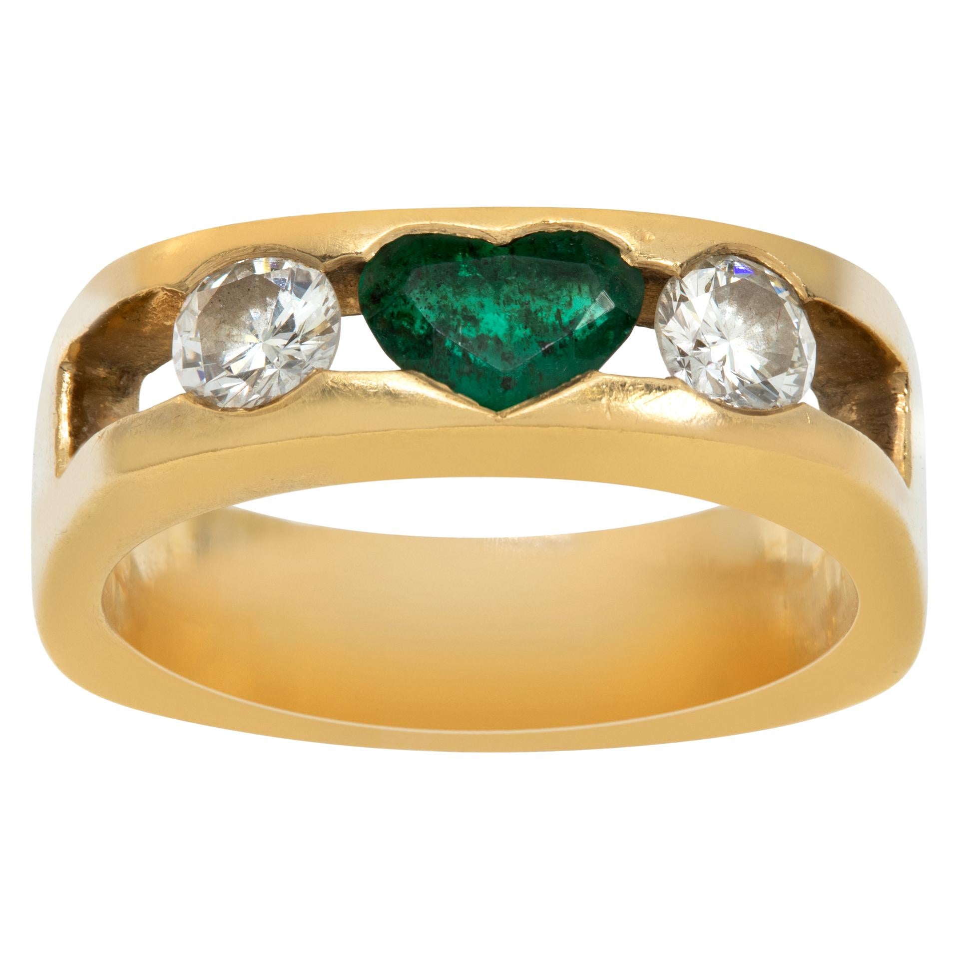 Emerald & diamond 18K yellow gold ring  For Sale