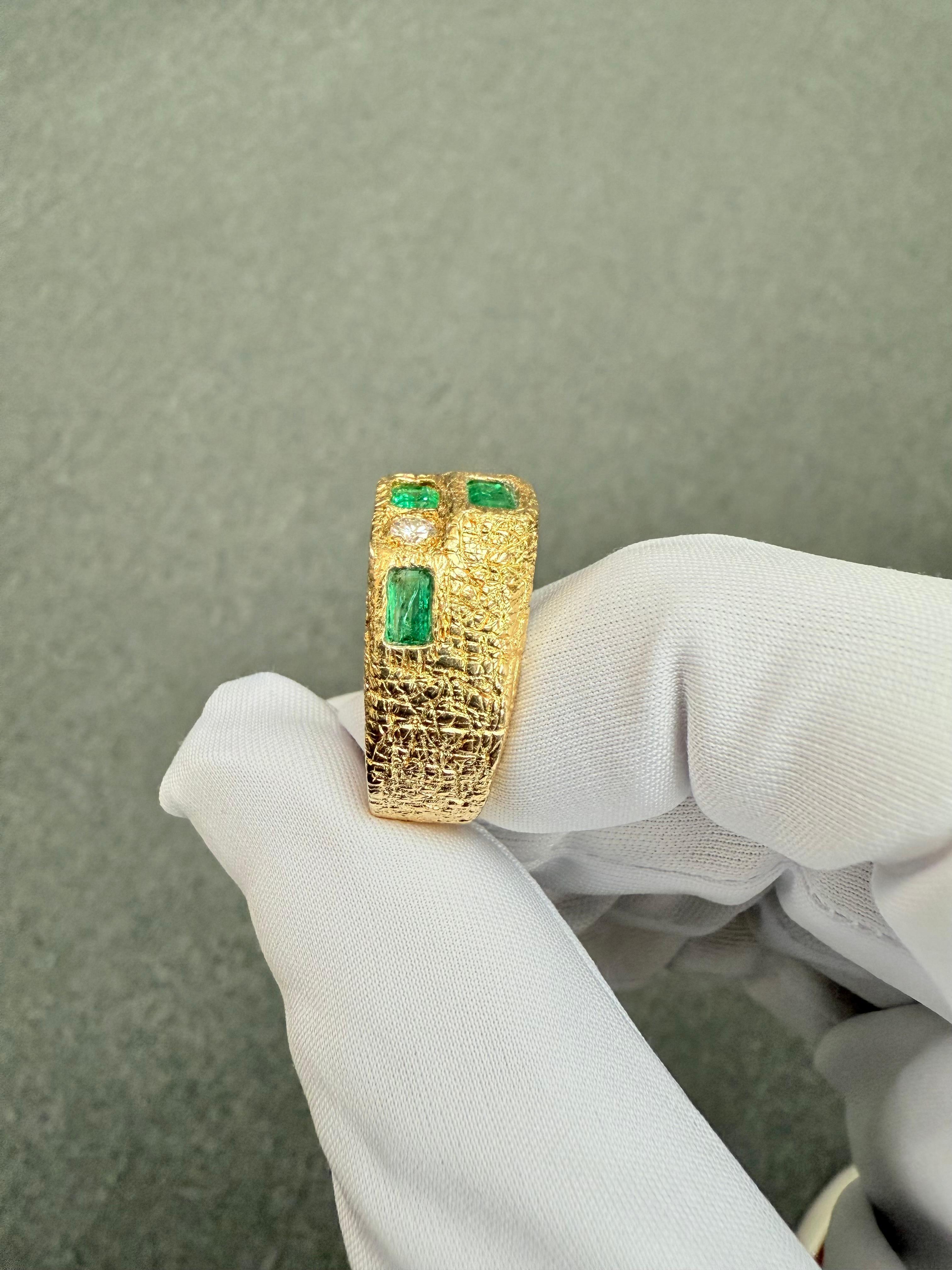 Anello con diamante smeraldo in oro giallo 18 carati misura 11,5 in vendita 4