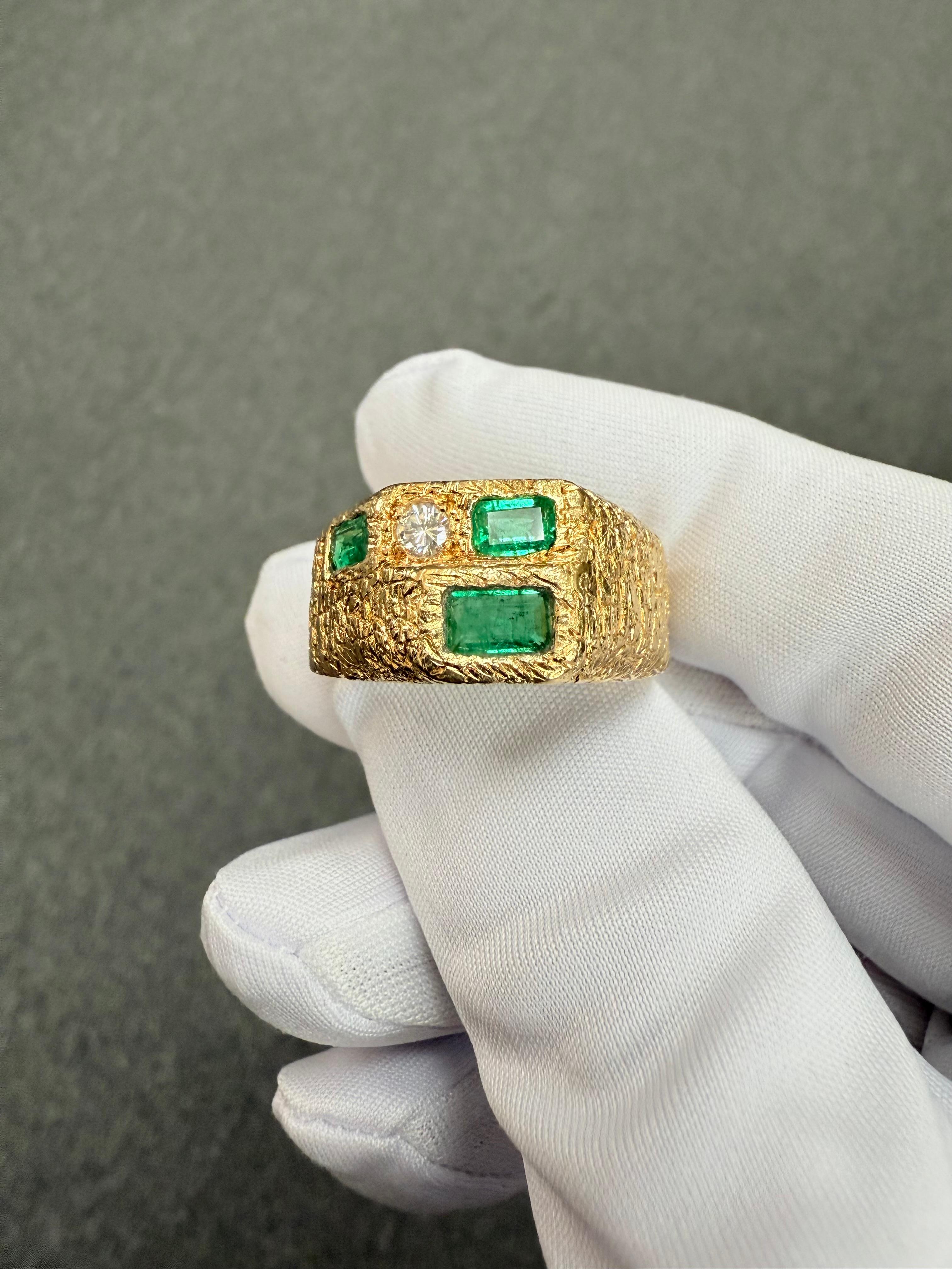 Anello con diamante smeraldo in oro giallo 18 carati misura 11,5 in vendita 7