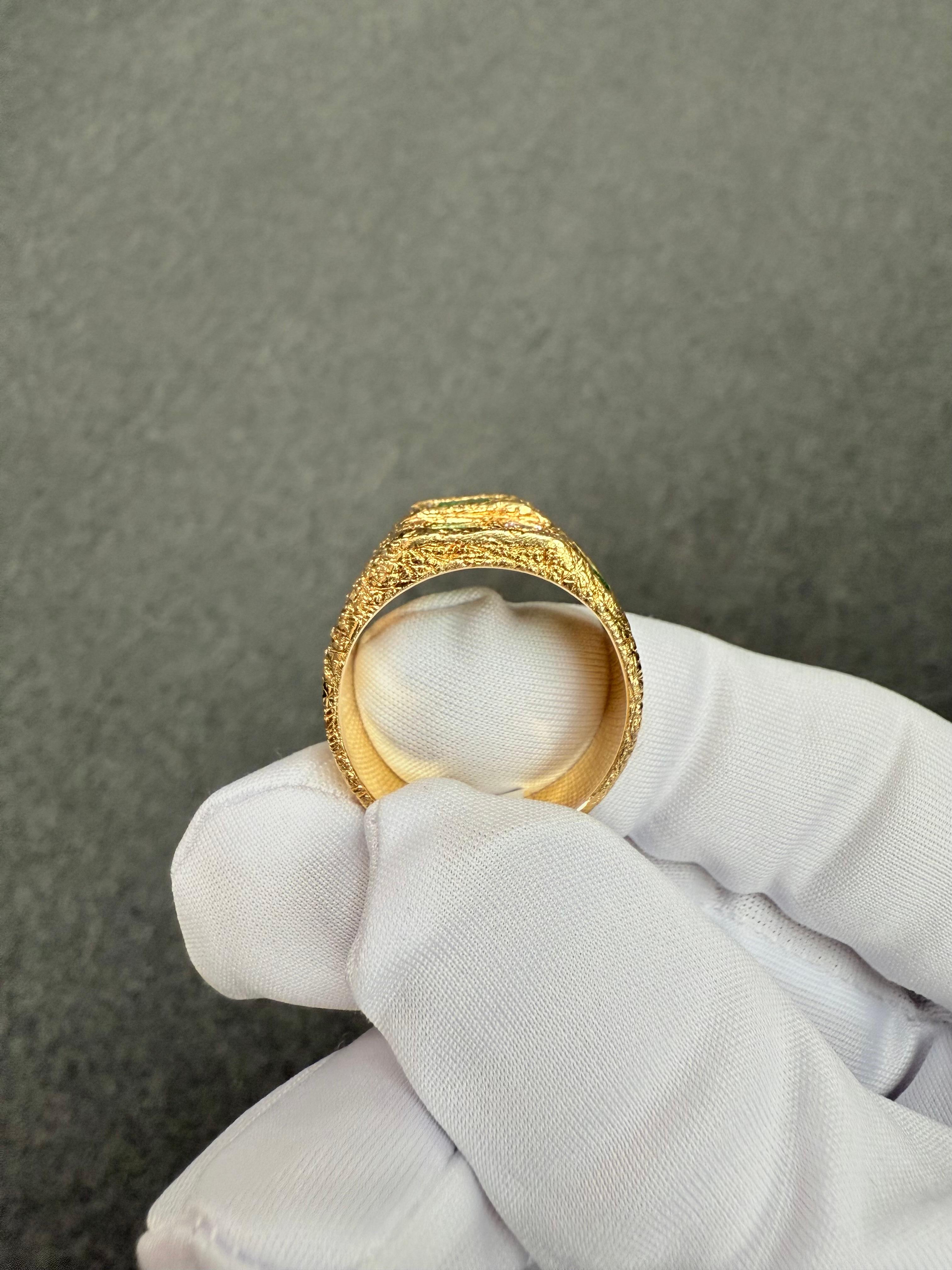Anello con diamante smeraldo in oro giallo 18 carati misura 11,5 in vendita 9
