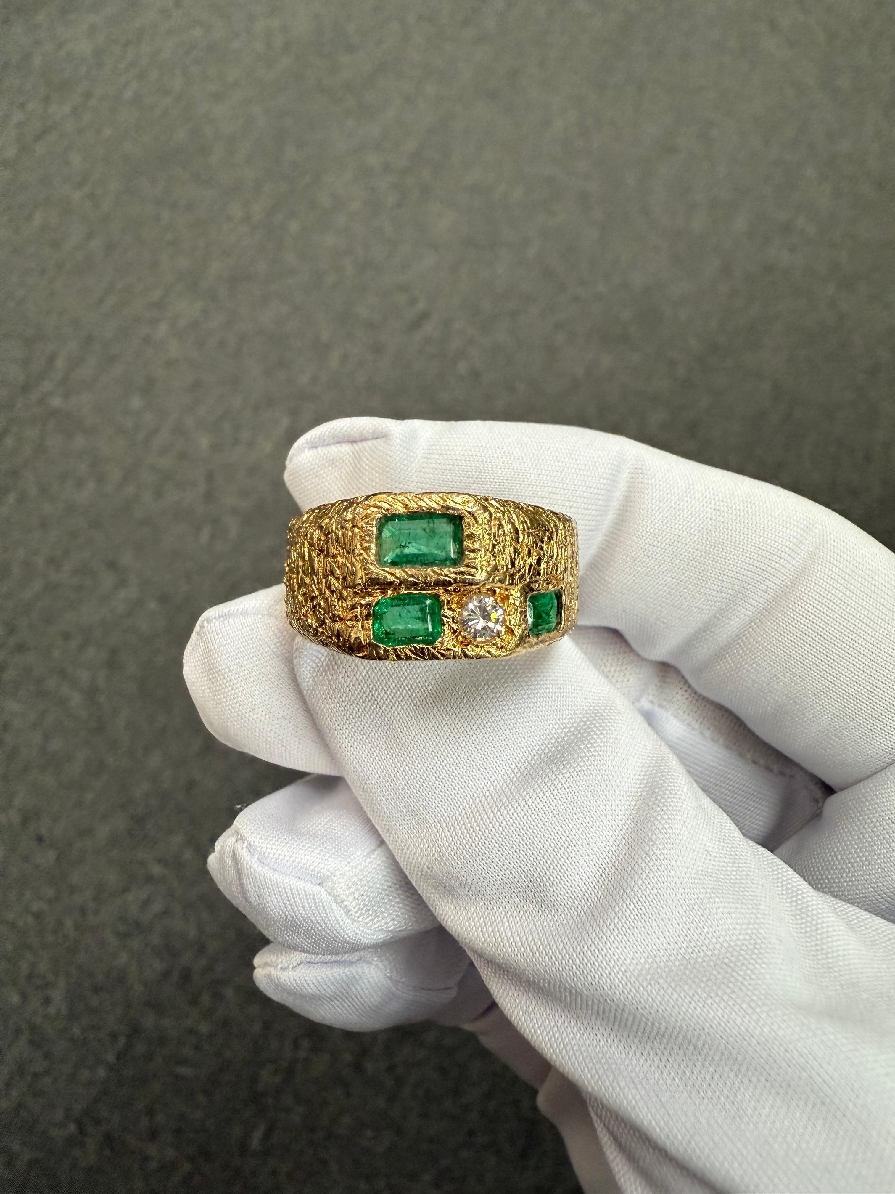 Anello con diamante smeraldo in oro giallo 18 carati misura 11,5 in vendita 3