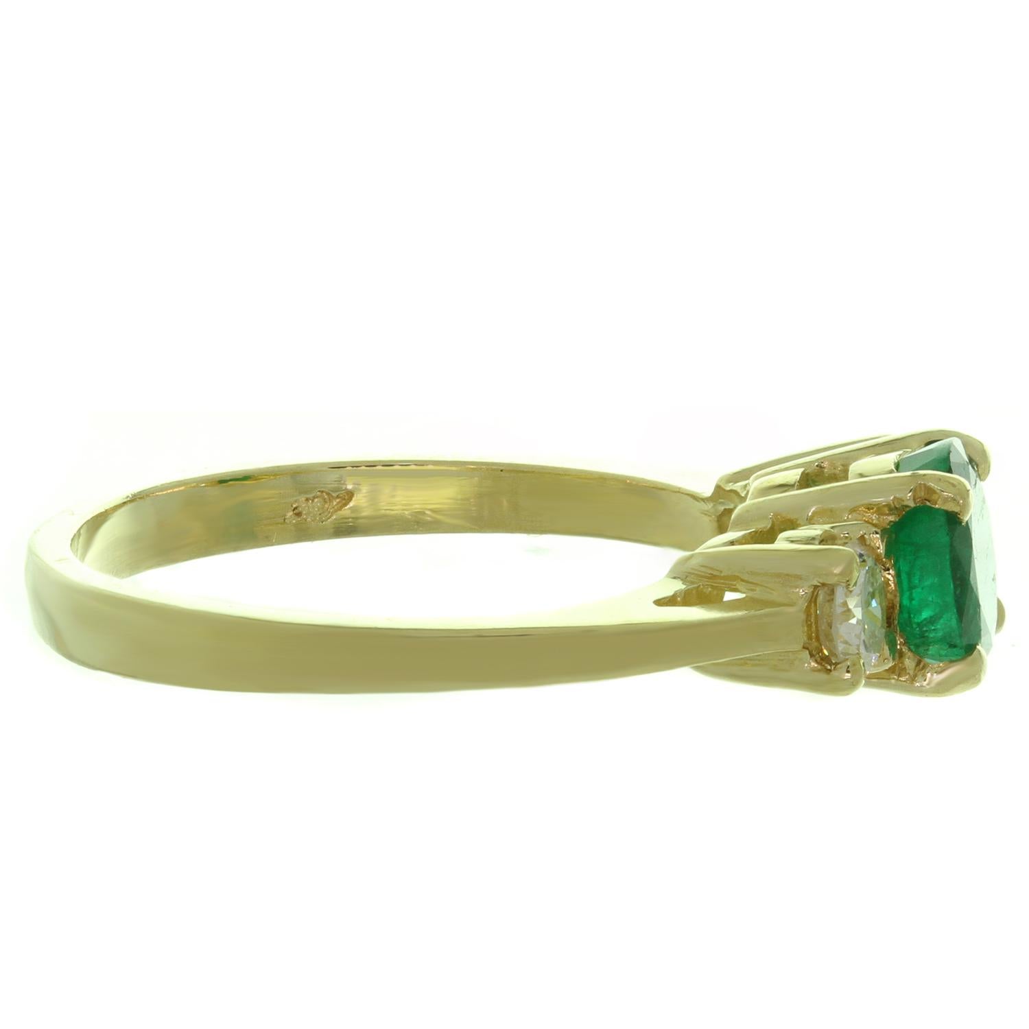 Round Cut Emerald Diamond 3-Stone Yellow Gold Ring For Sale