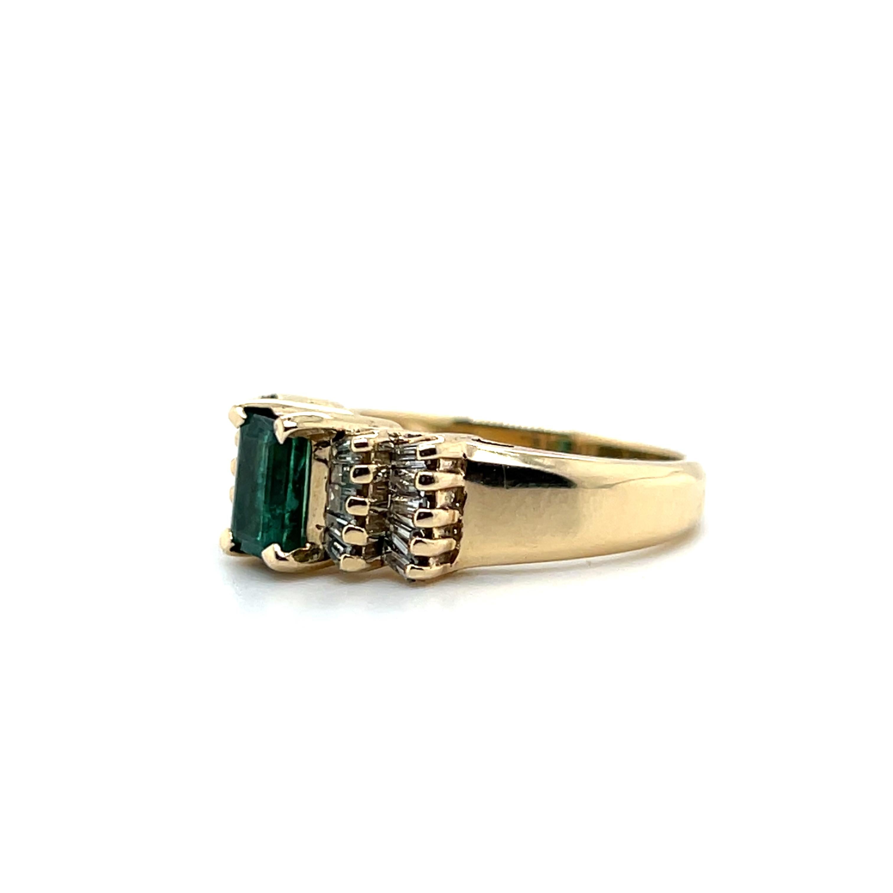 Emerald Diamond and 14k Yellow Gold Statement Ring 1970s In Good Condition In Towson, MD