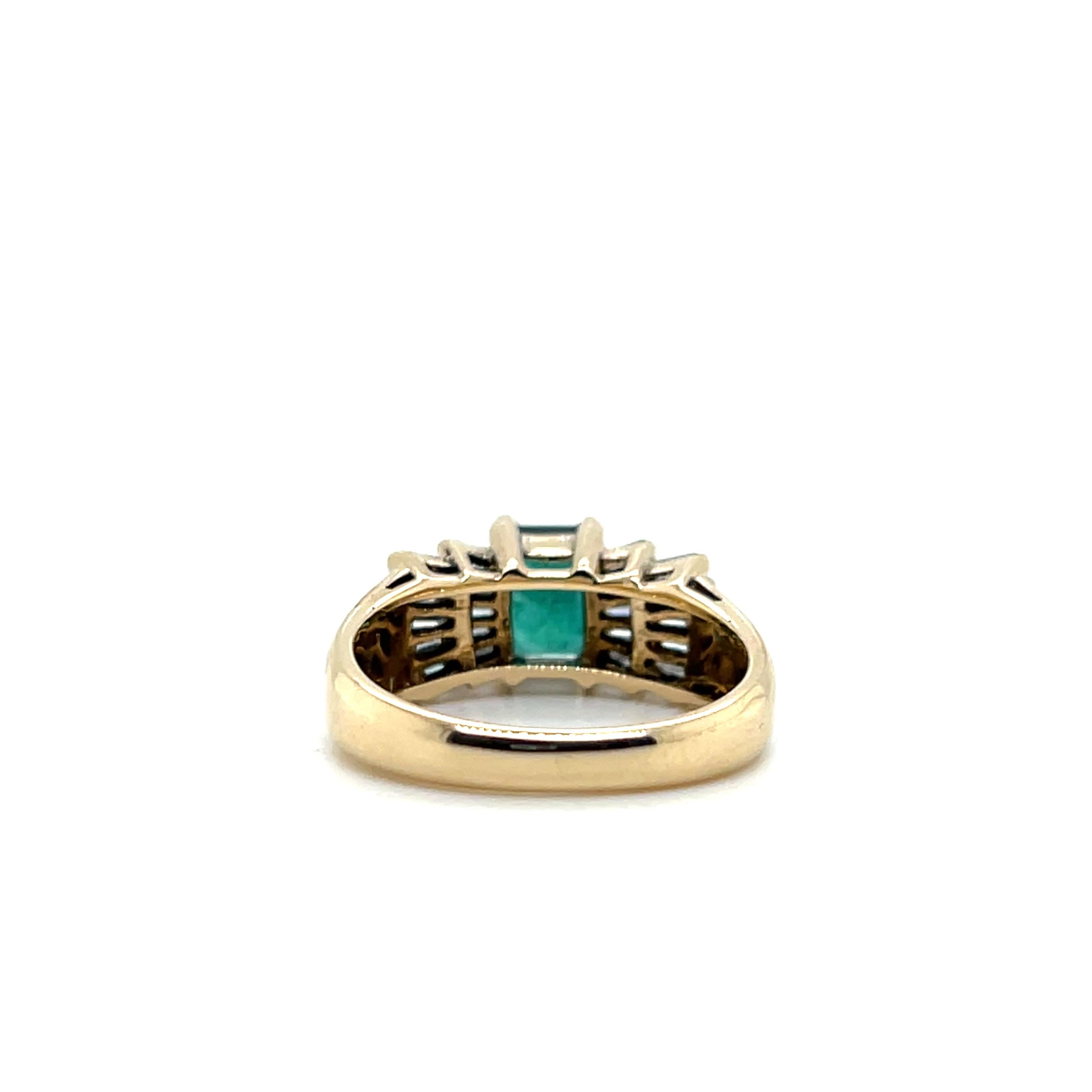 Women's or Men's Emerald Diamond and 14k Yellow Gold Statement Ring 1970s