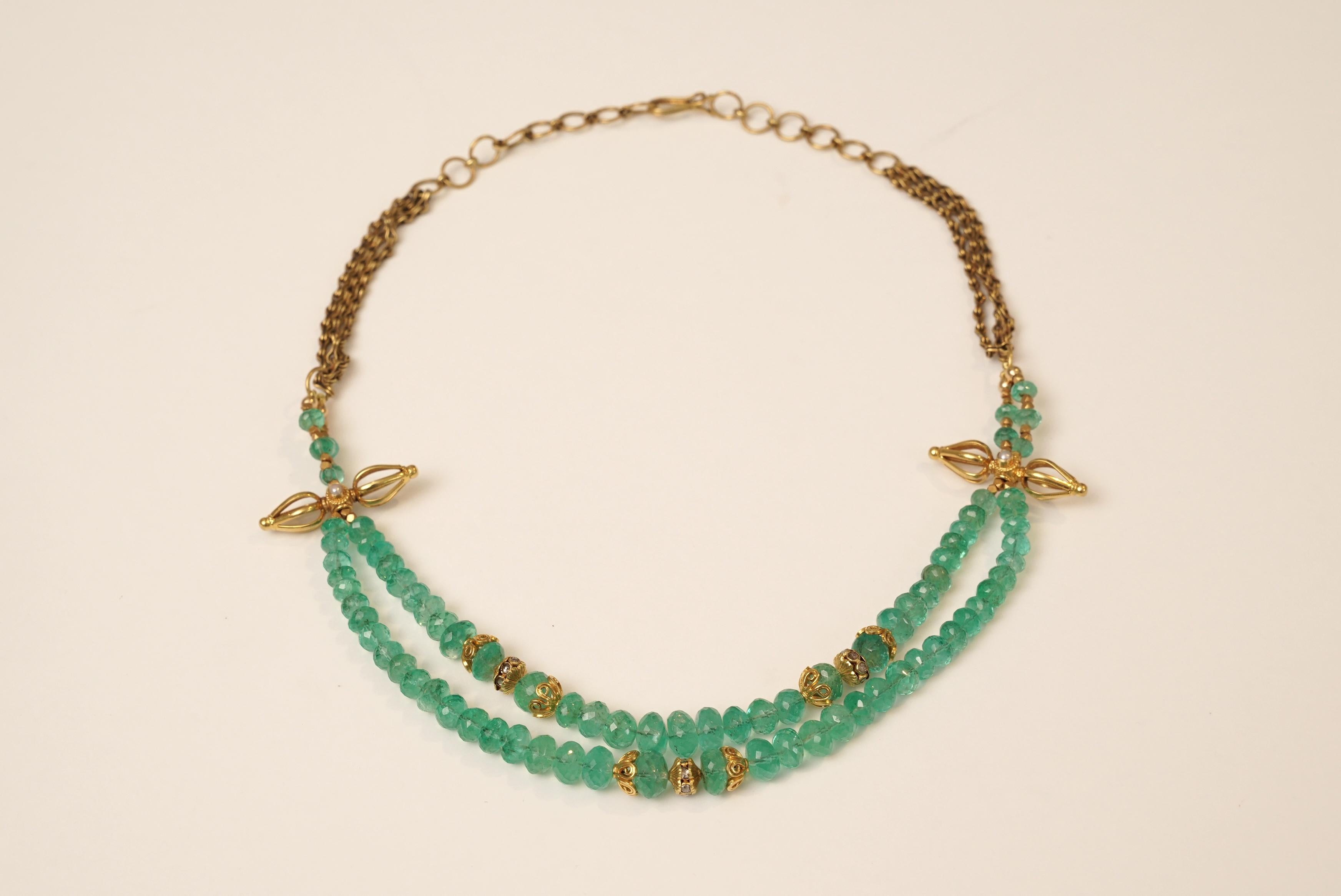 Halskette aus Smaragd, Diamant und 22 Karat Gold mit Perlen von Deborah Lockhart Phillips im Zustand „Hervorragend“ im Angebot in Nantucket, MA