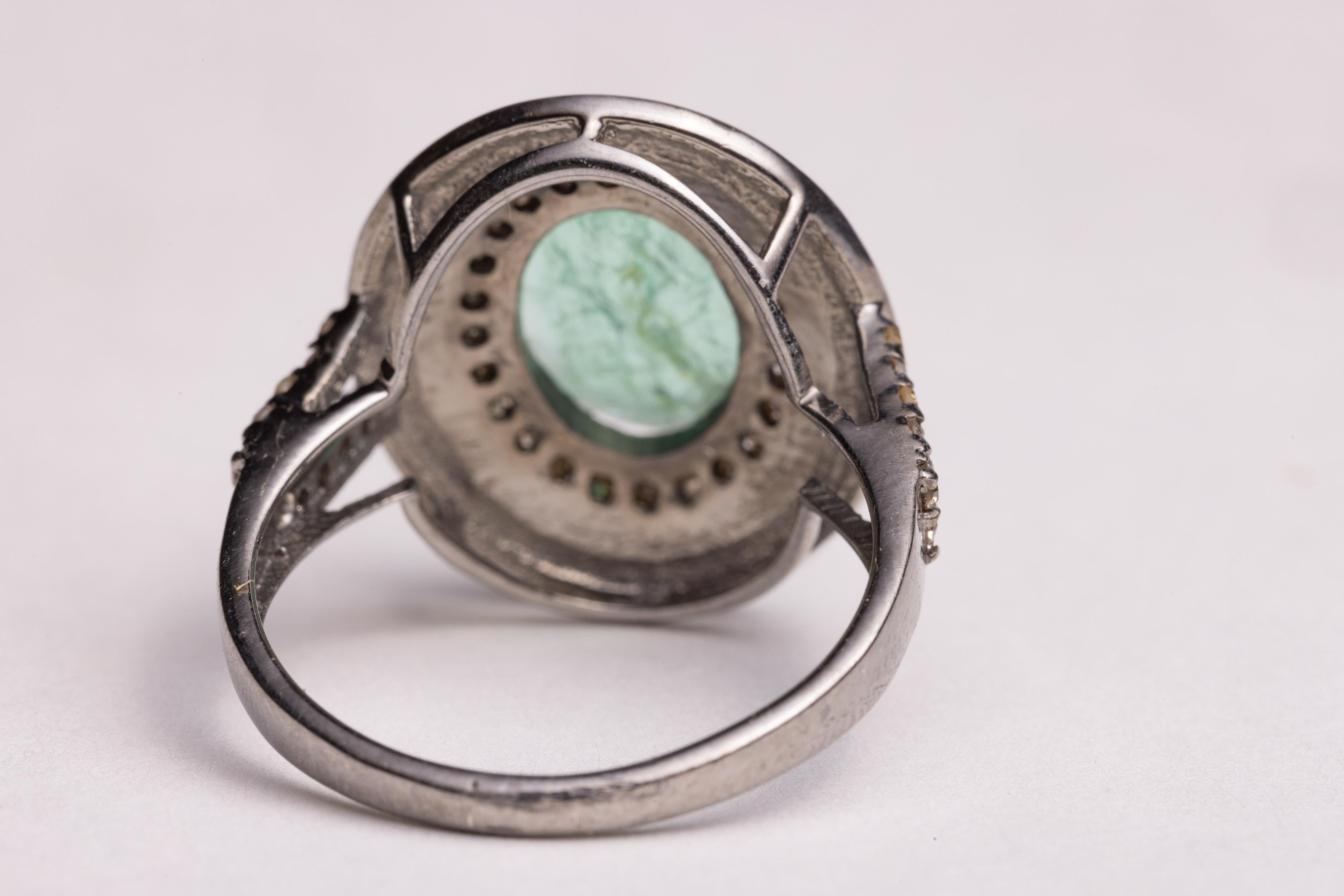 Ring mit Smaragd, Diamant und schwarzem Onyx im Zustand „Hervorragend“ im Angebot in Nantucket, MA