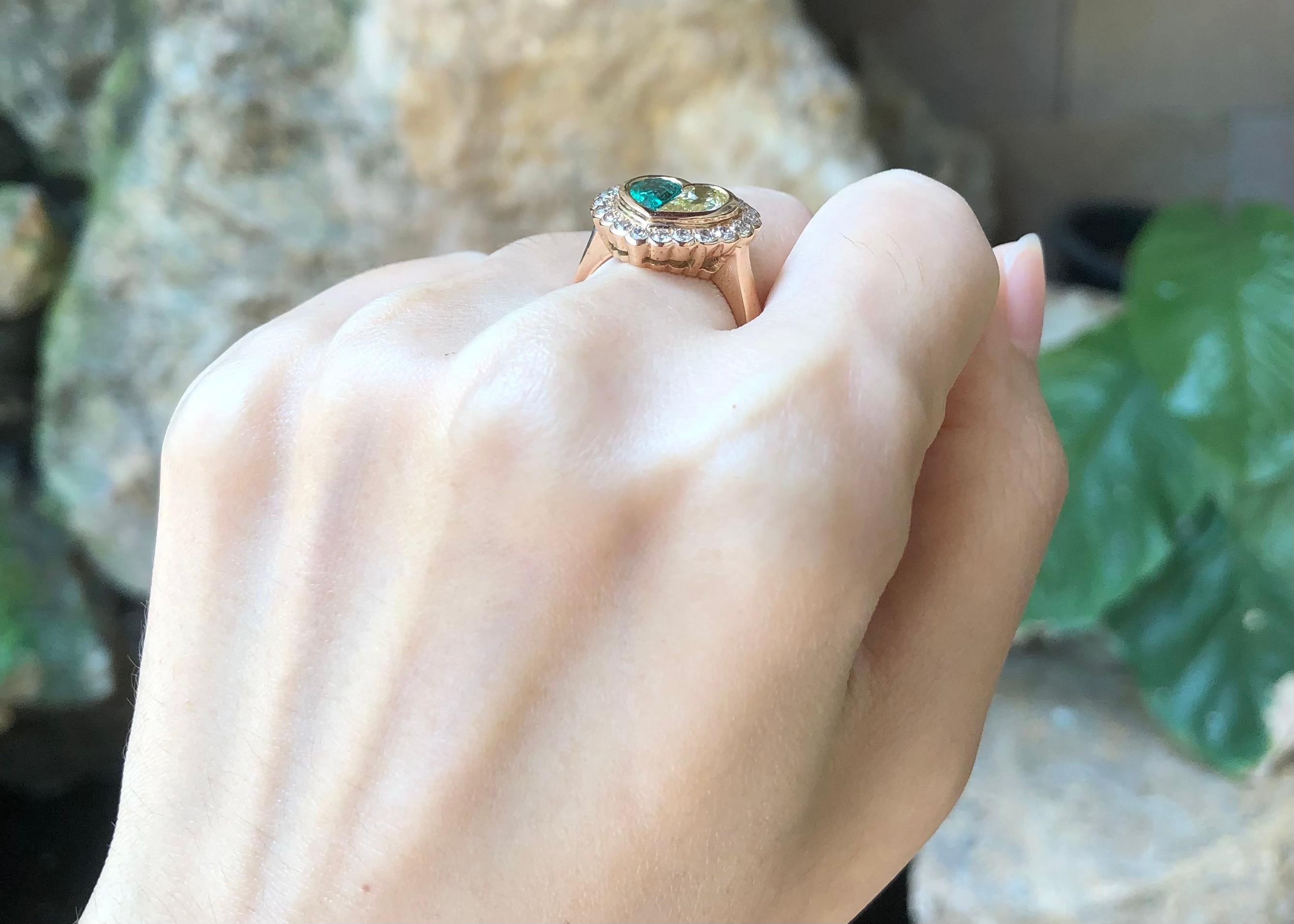 Emerald, Diamond and Brown Diamond Heart Ring Set in 18 Karat Rose Gold Setting In New Condition For Sale In Bangkok, TH