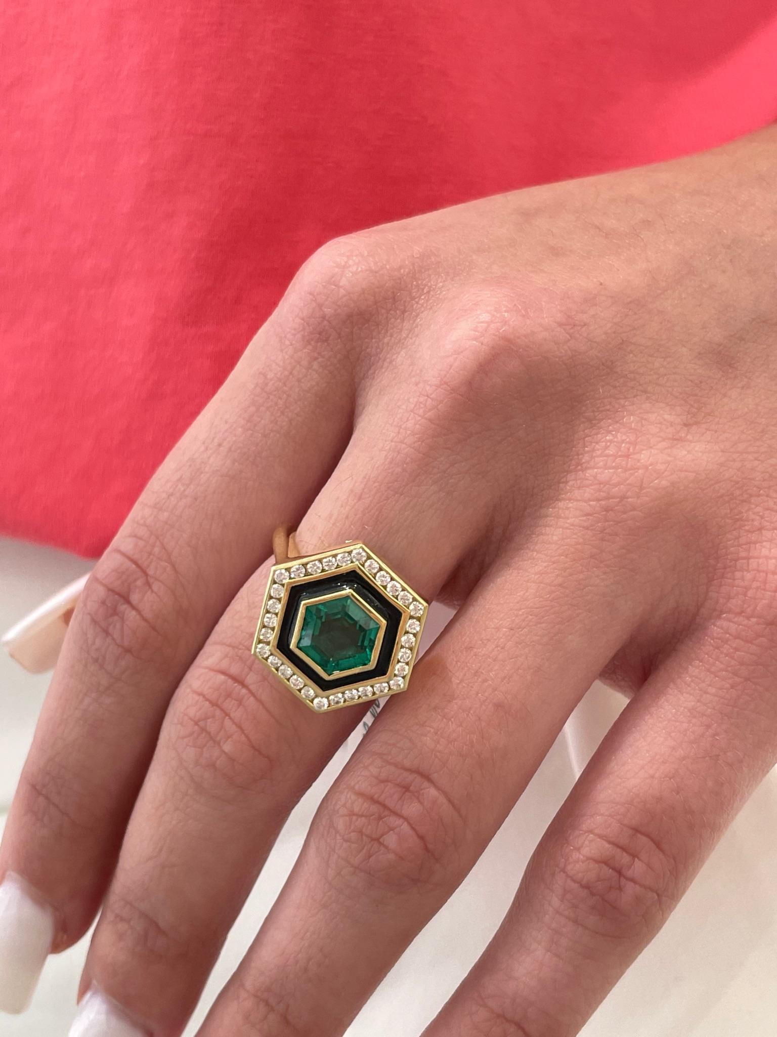 Emerald, Diamond and Enamel Hexagonal Museum Series Ring in 18 Karat Yellow Gold In New Condition In Dallas, TX