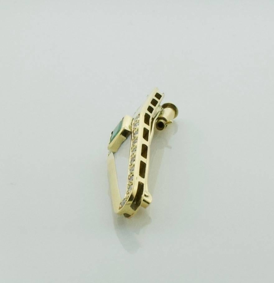 Taille française Emeraude Diamant et émail Broche Modernity 