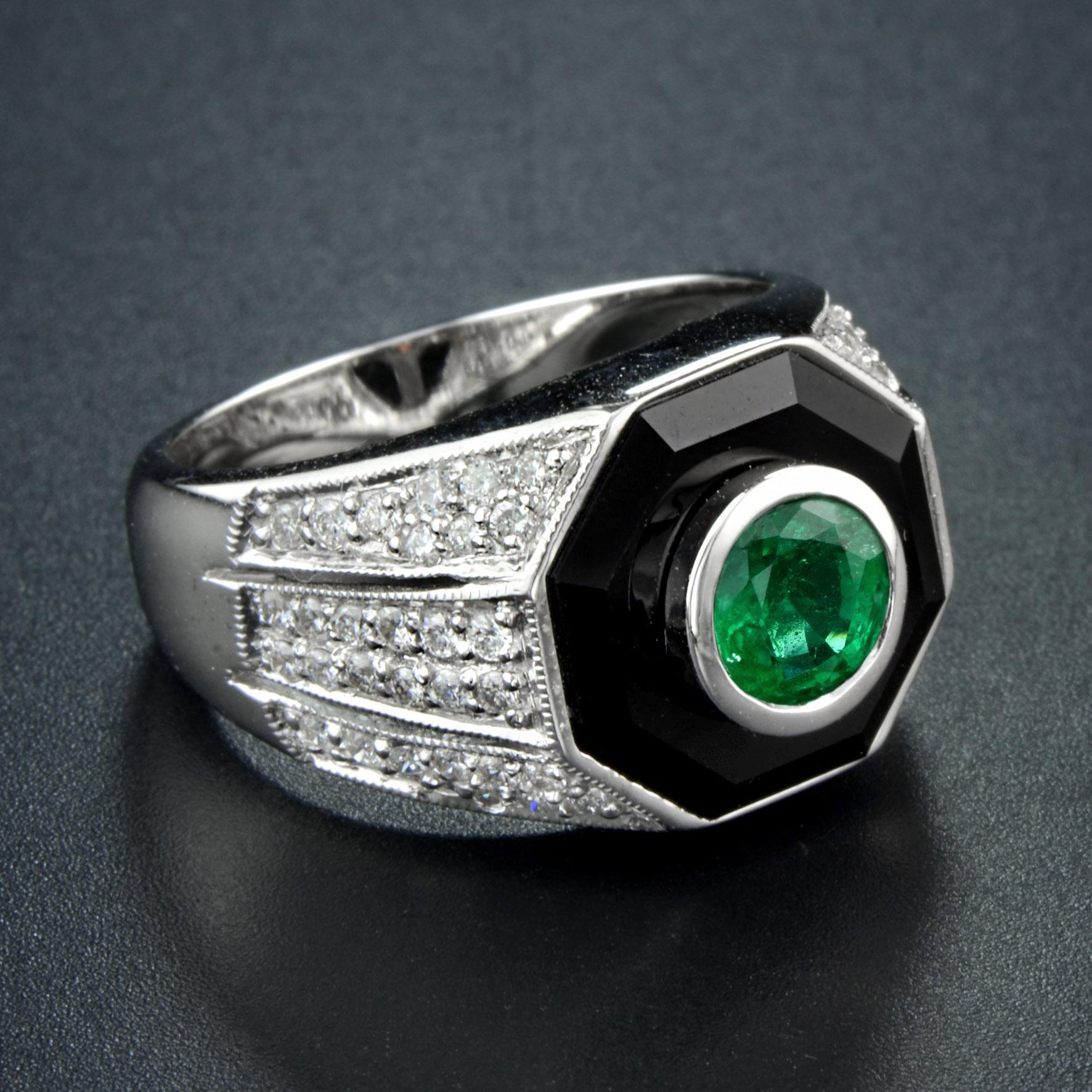 Emerald Diamond and Onyx Art Deco Style Dome Ring in 14K White Gold In New Condition For Sale In Bangkok, TH