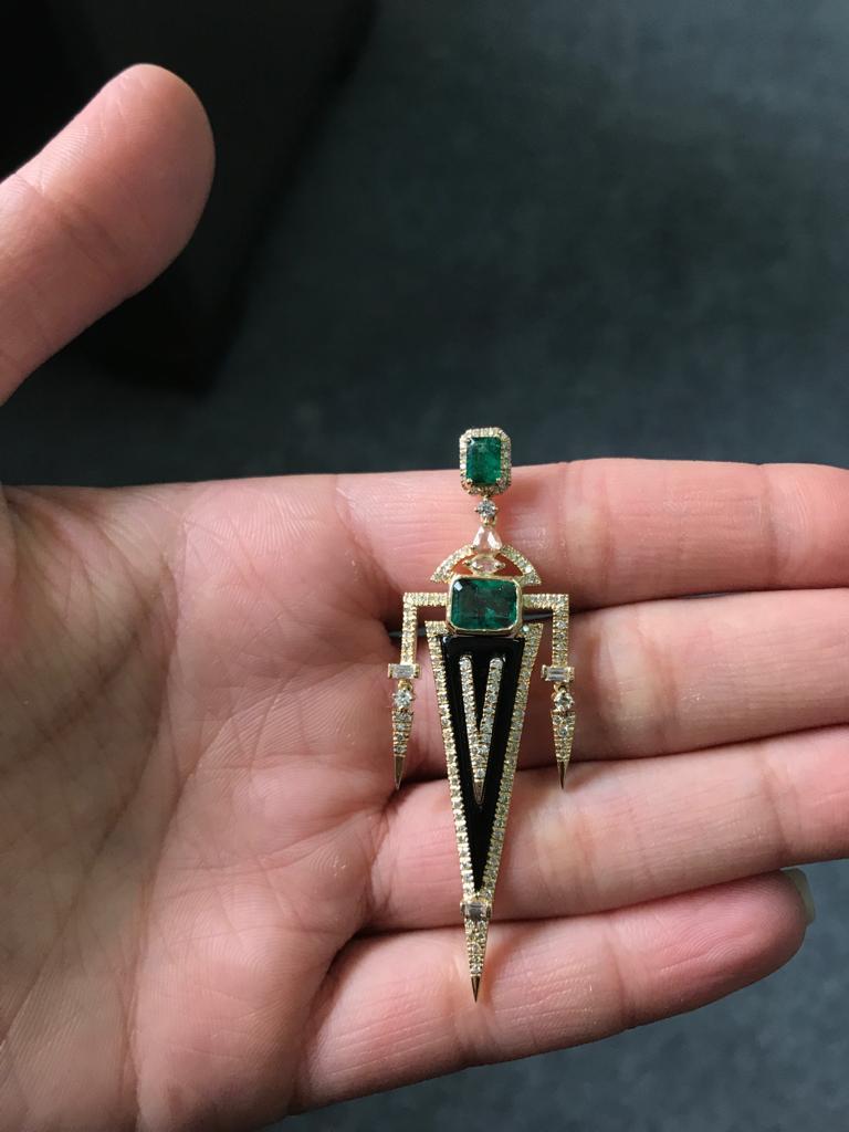 Art Deco Emerald, Diamond and Onyx Dangle Earrings in 18 Karat Yellow Gold