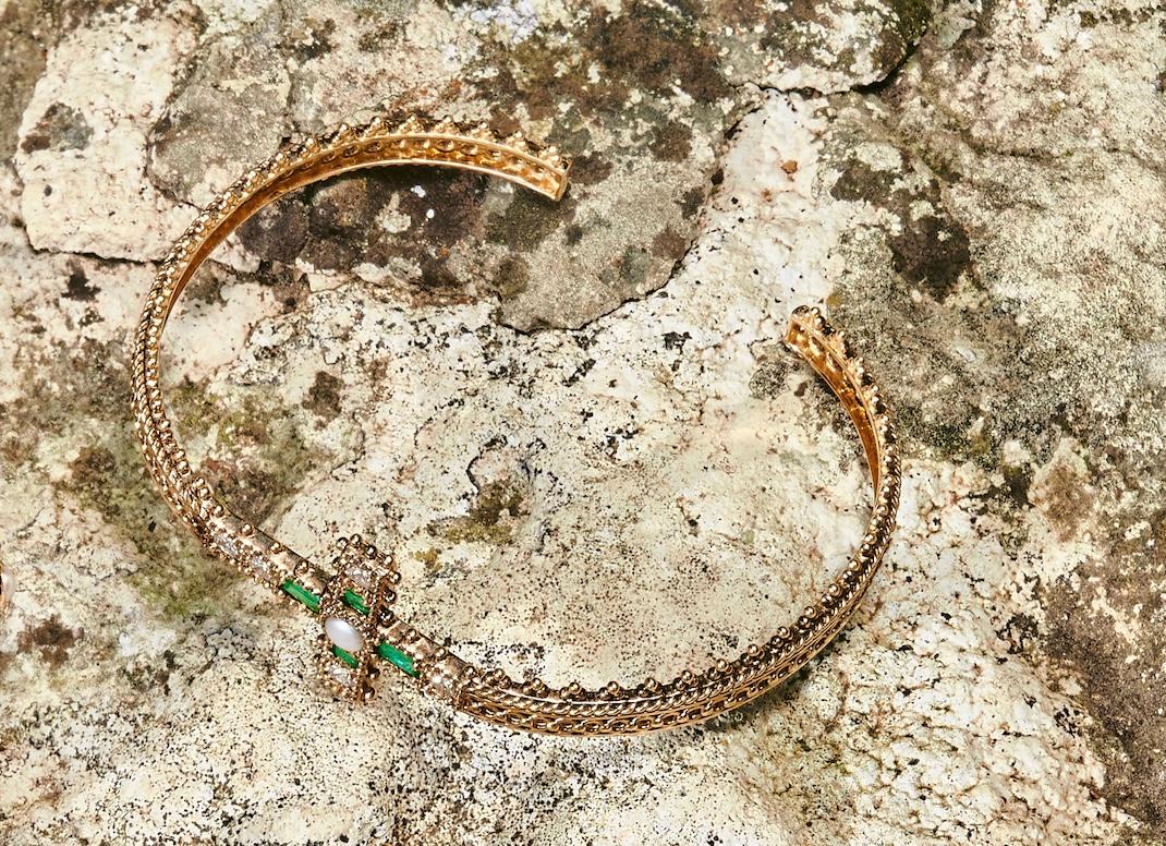 Emerald Diamond and Pearl Madonna Bracelet in 18k Gold In New Condition For Sale In London, GB