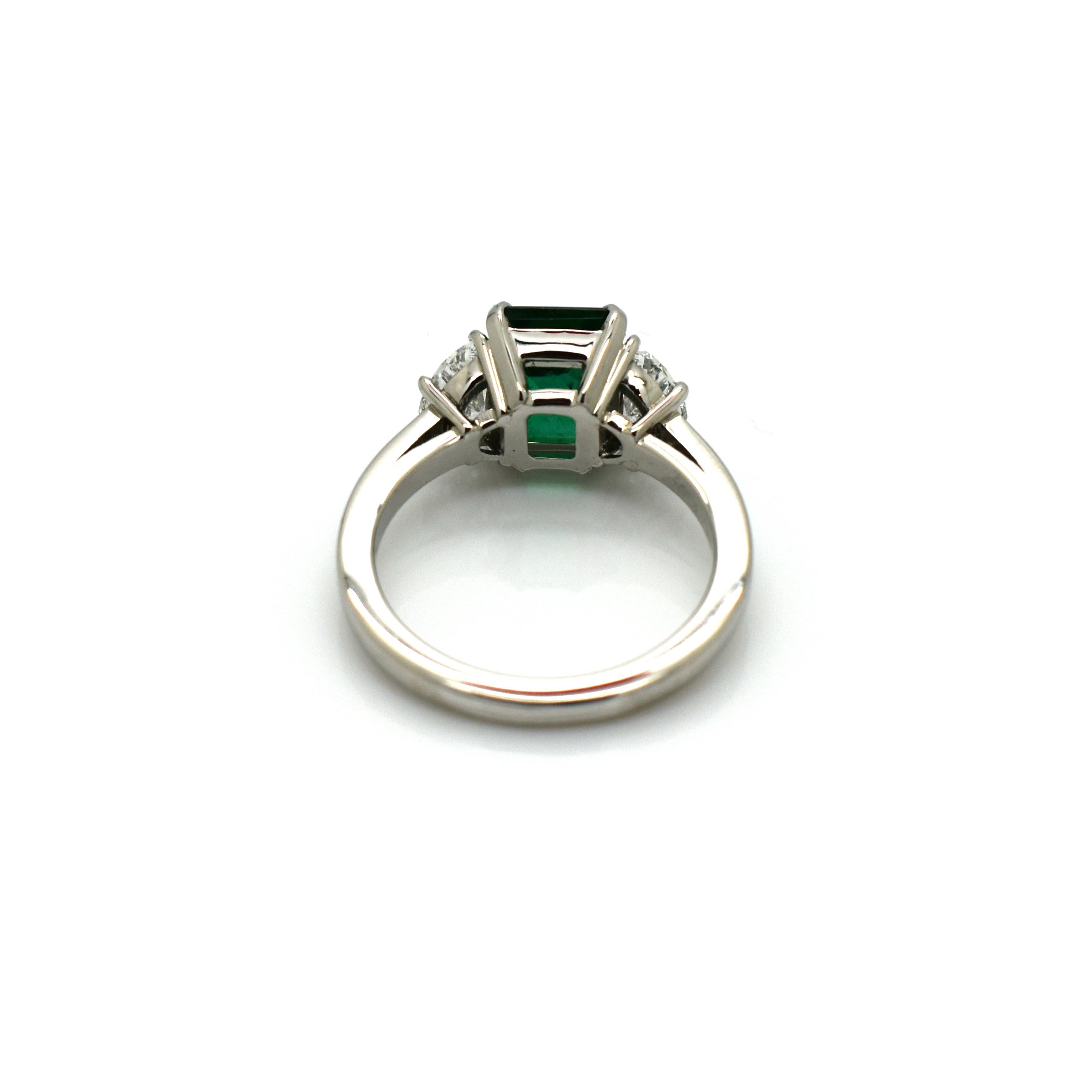 Emerald, Diamond and Platinum Ring, 2.00 Carats In Excellent Condition In London, GB