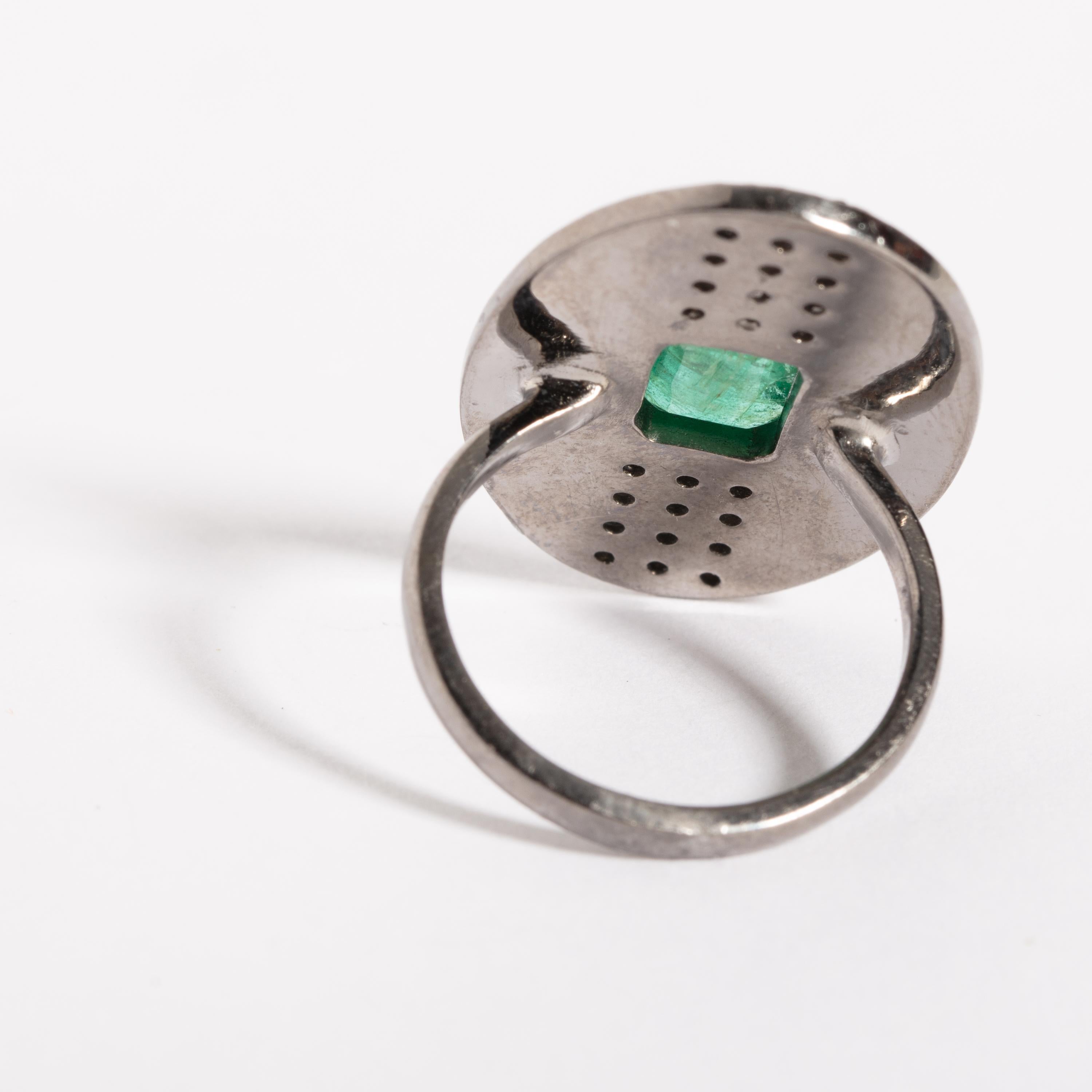 Art Deco Emerald, Diamond and White Enamel Cocktail Ring For Sale