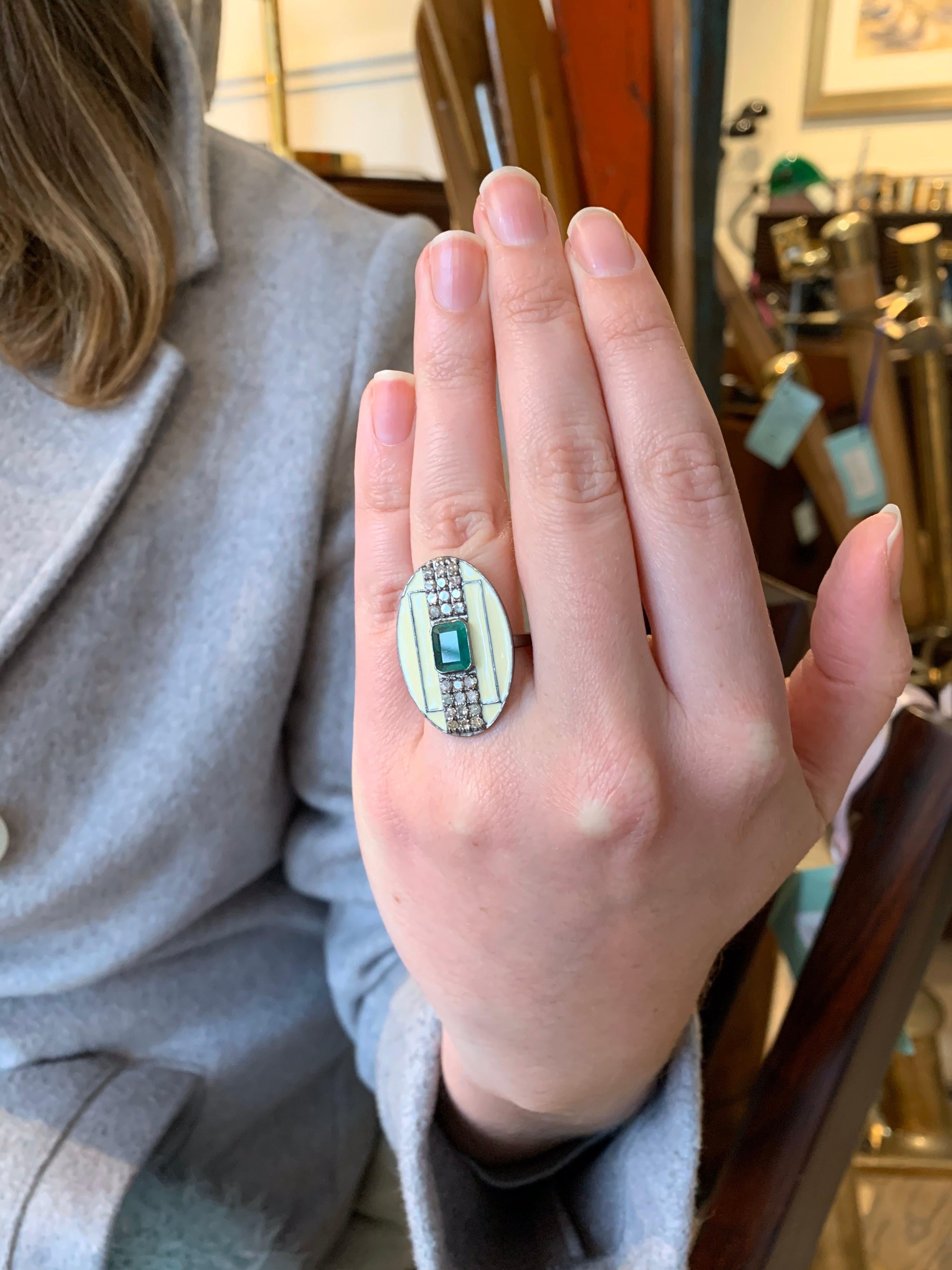 Emerald, Diamond and White Enamel Cocktail Ring In Excellent Condition For Sale In Nantucket, MA
