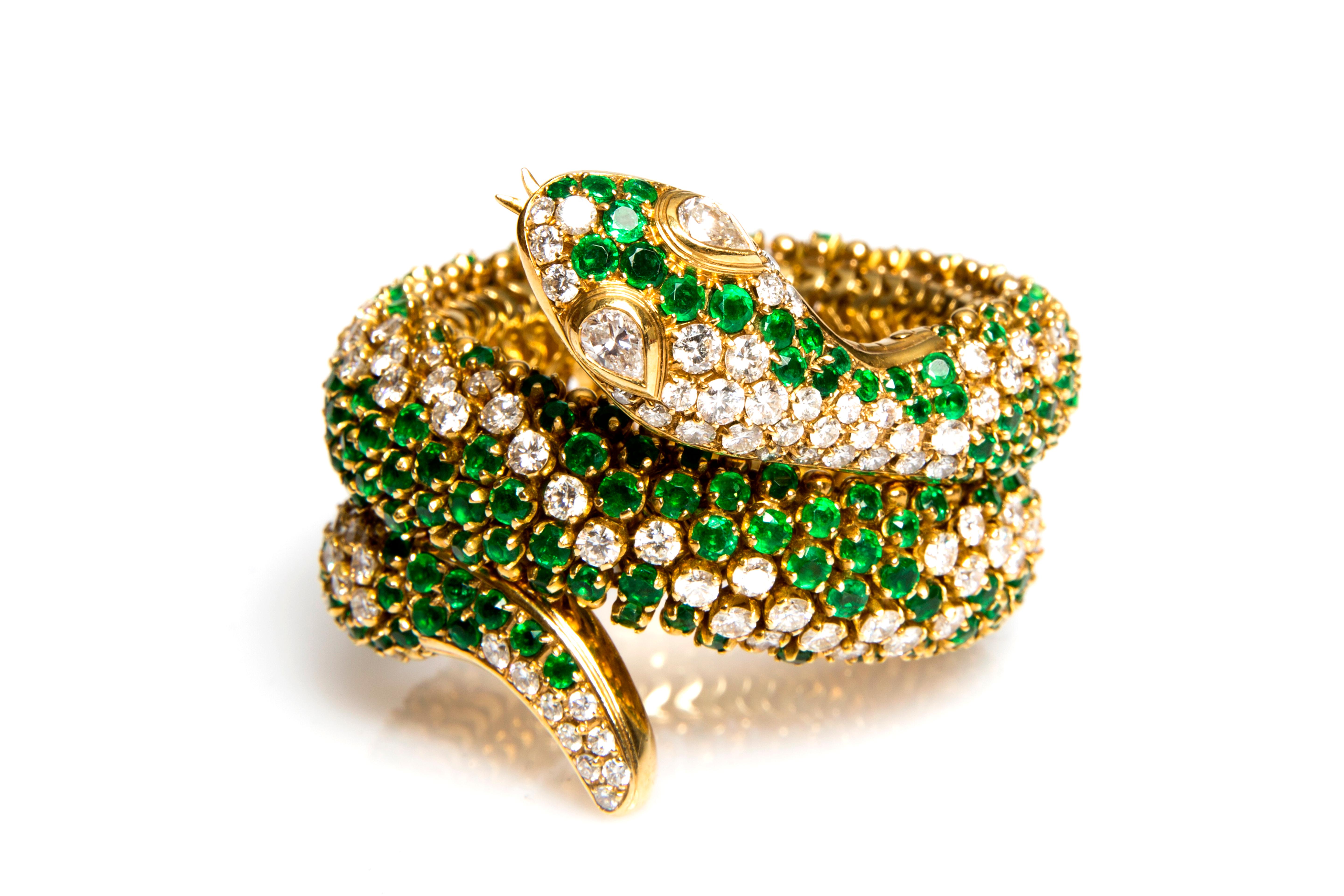 Exclusive piece of our collection, this colorful Sea Snake bangle bracelet has been handcrafted with love and care. Its structure is made of Diamonds 141 brilliants ca 7.6ct, emeralds 5.0 ct and Yellow gold 18K.
We believe this unique jewel will