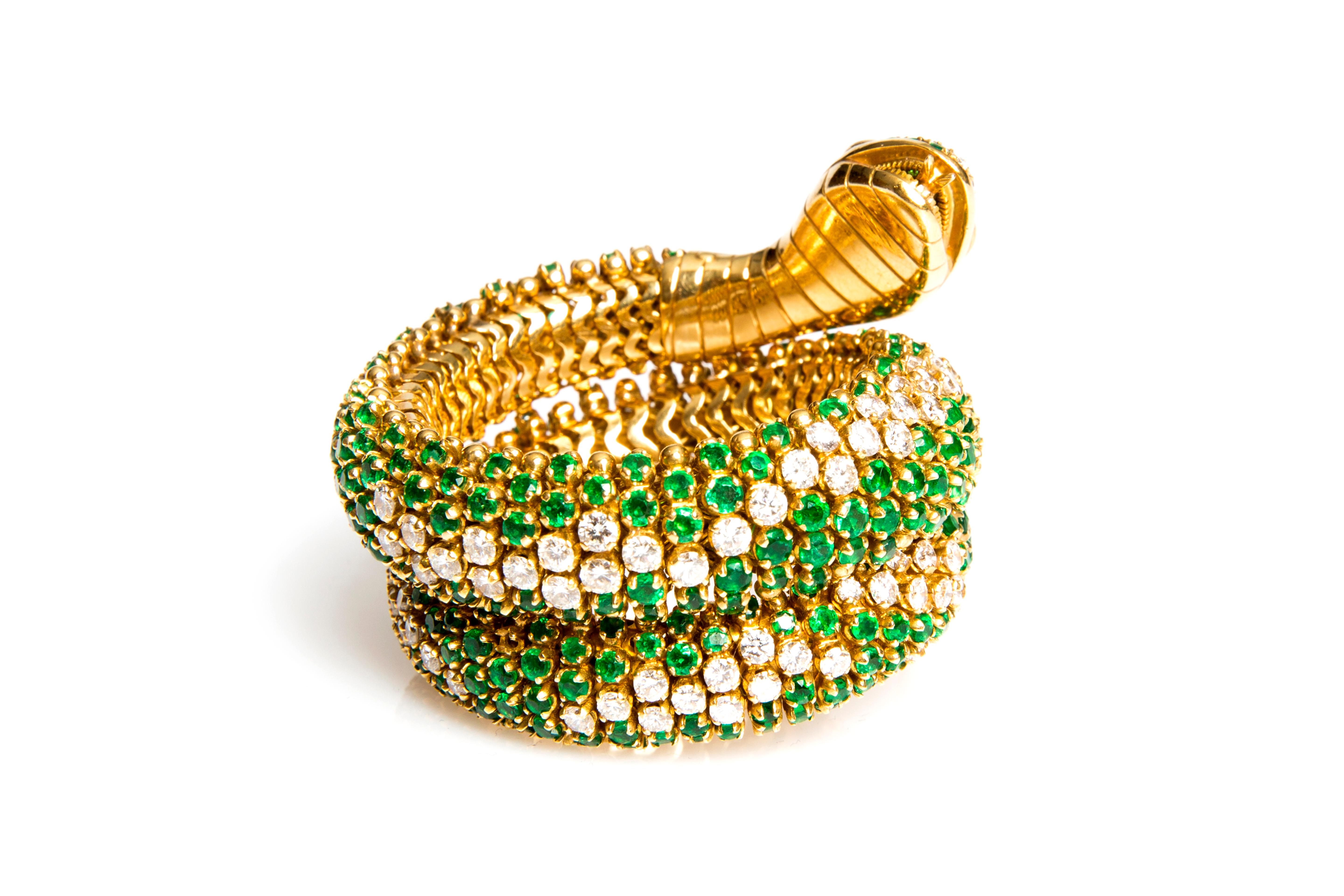 Contemporary Emerald, Diamond and Yellow Gold Sea Snake Bangle Bracelet For Sale