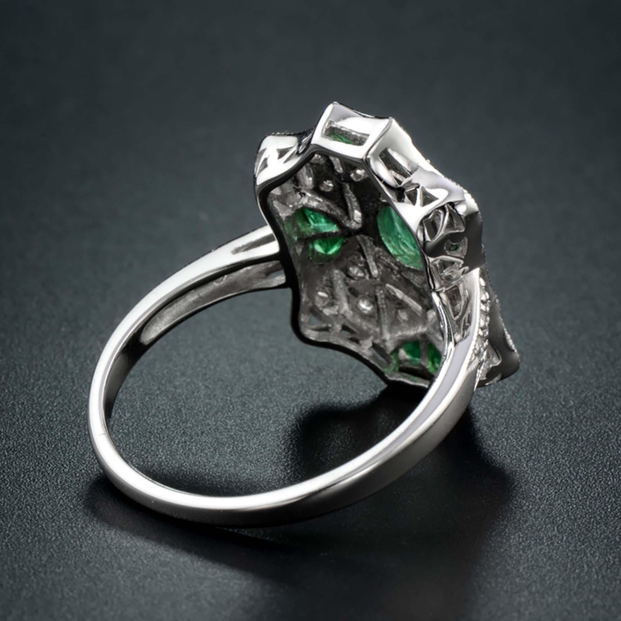 Taglio ovale Anello di fidanzamento con diamante smeraldo in stile Art Deco in oro bianco 18 carati in vendita