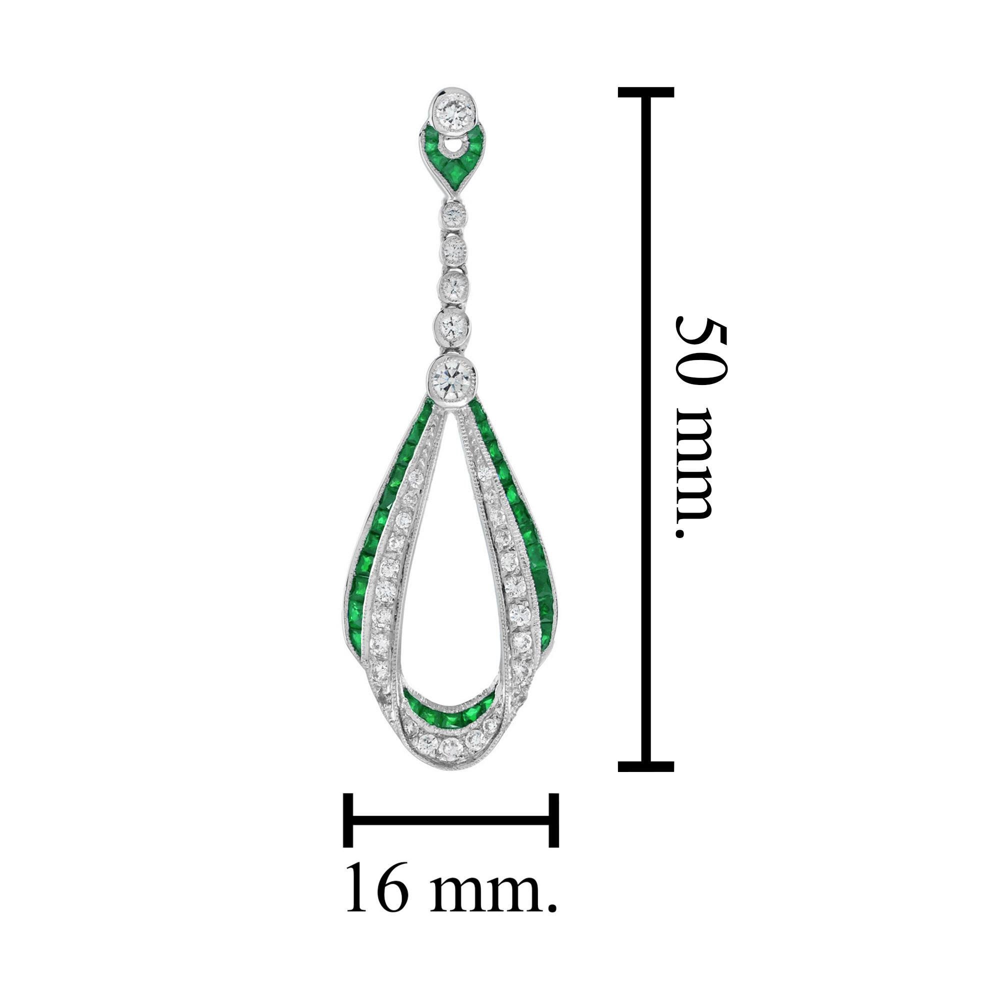 Taille française Boucles d'oreilles en or blanc 14K avec émeraudes et diamants, style Art Déco et goutte de ruban en vente