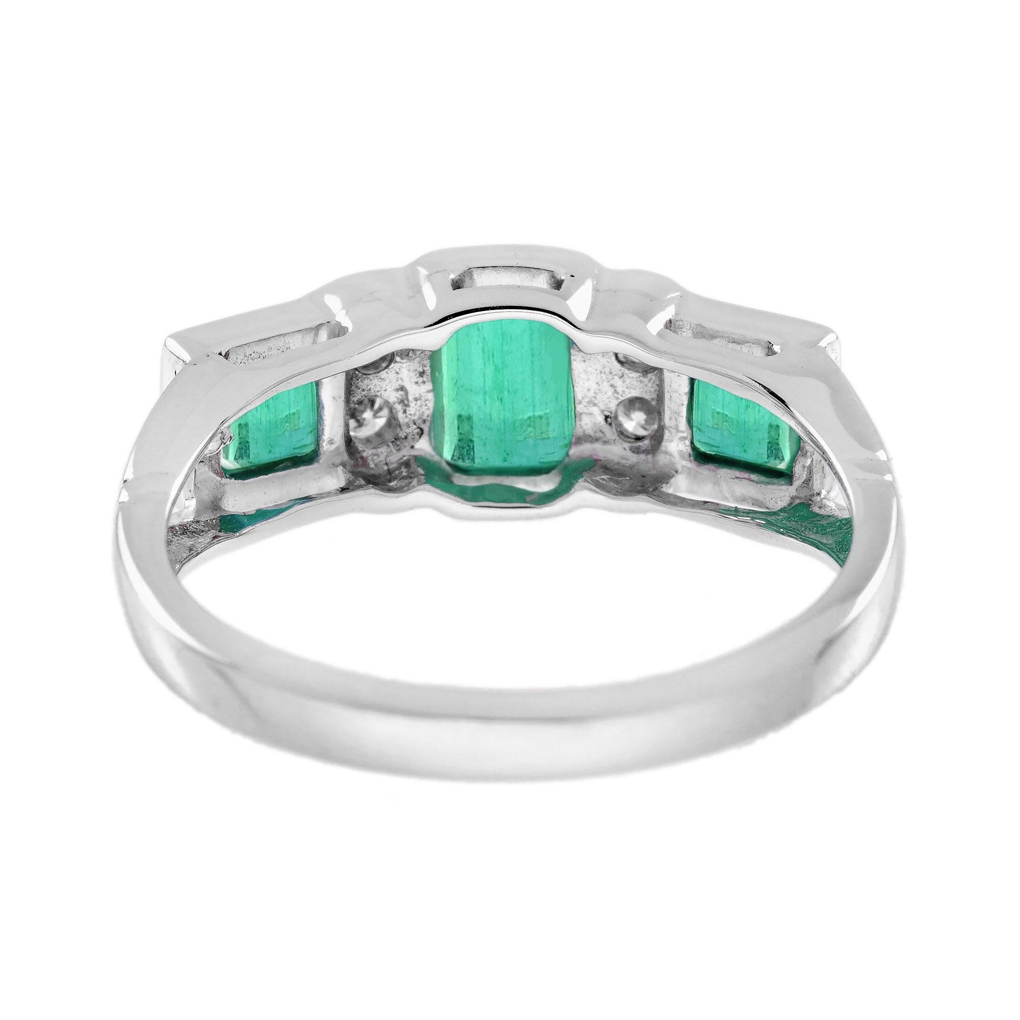 Smaragd & Diamant Art Deco Stil Drei Stone 14K Weißgold Ring (Art déco) im Angebot