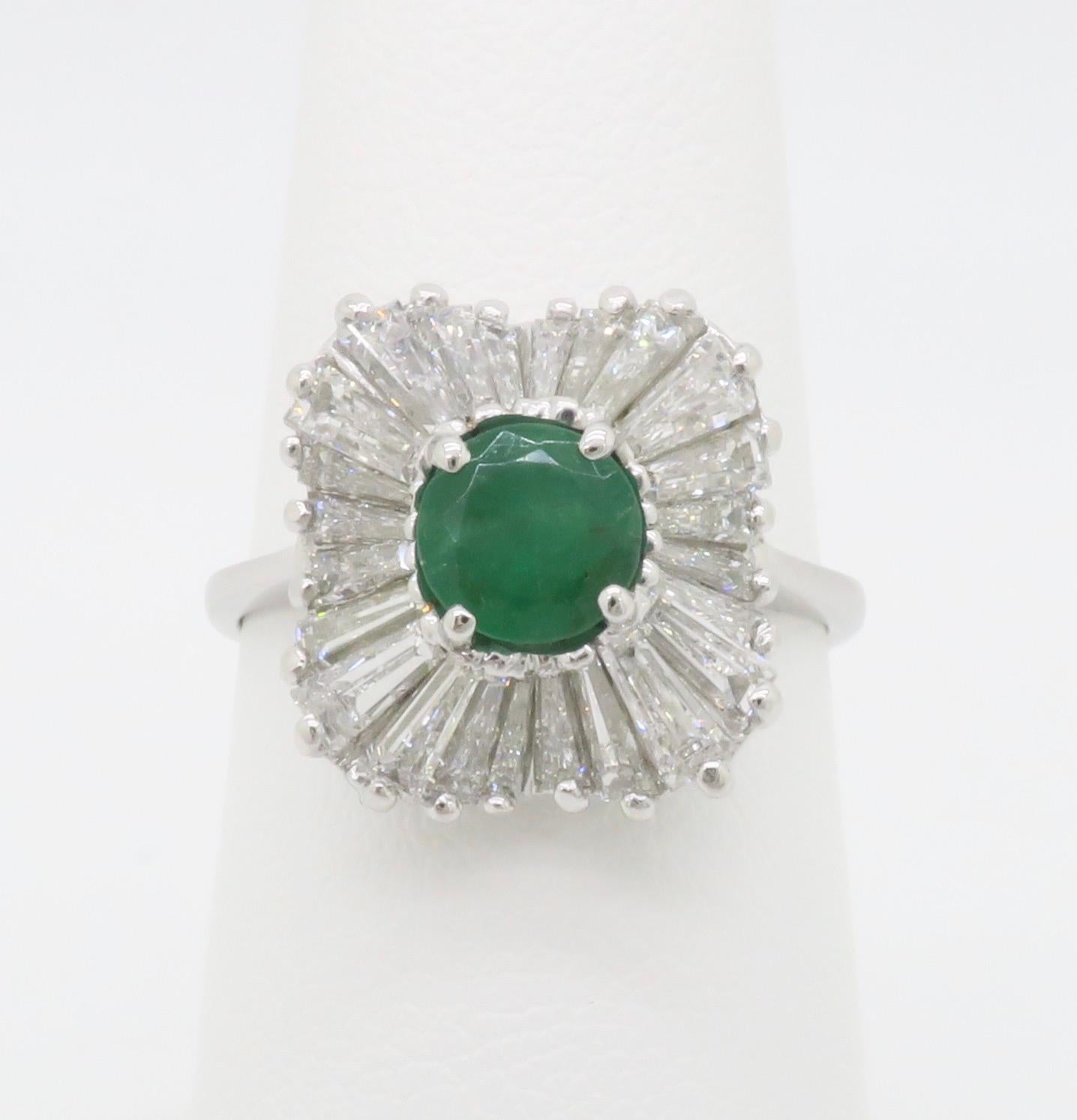 Smaragd & Diamant Ballerina Ring in Weißgold (Baguetteschliff)