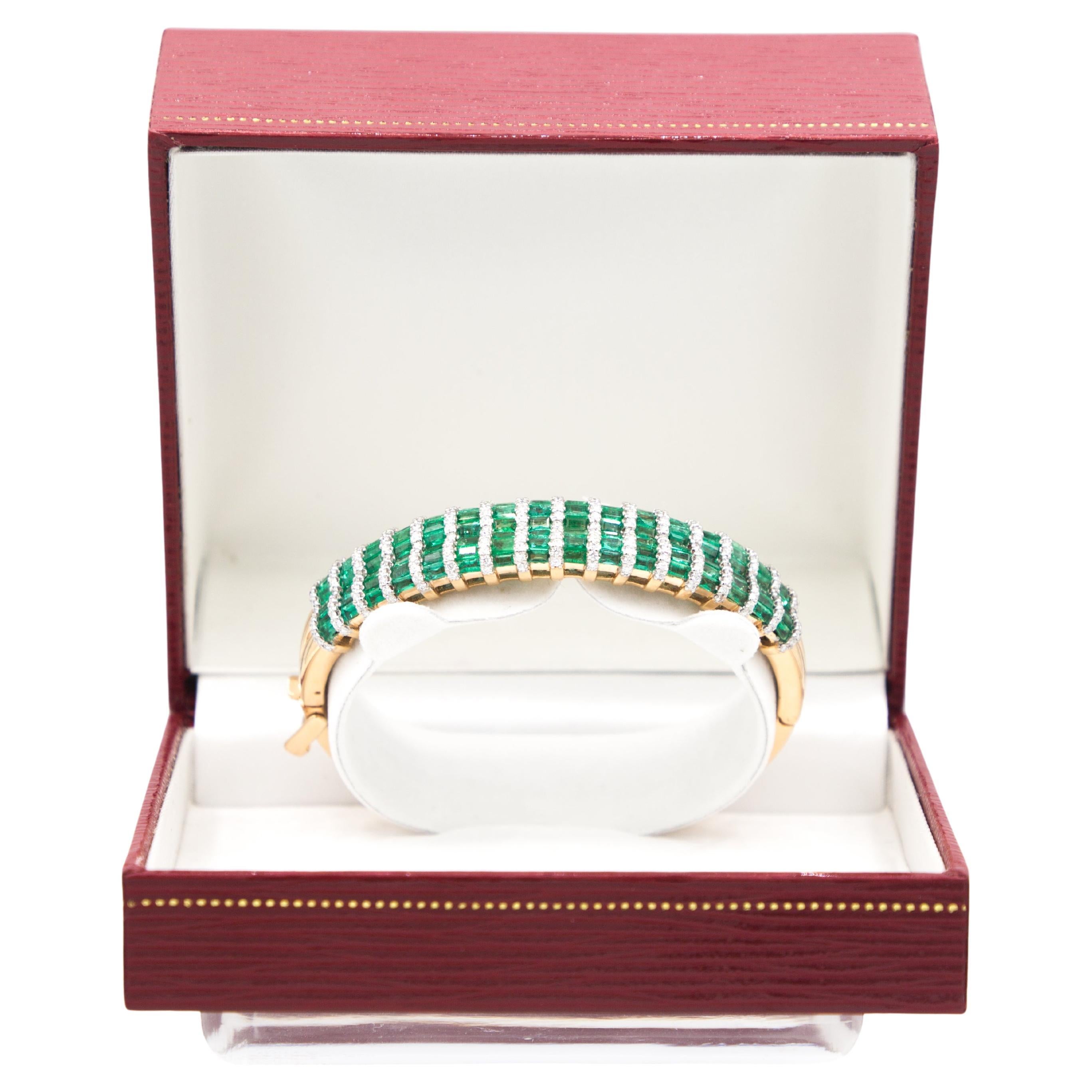 Emerald diamond bangle 18 k gold For Sale