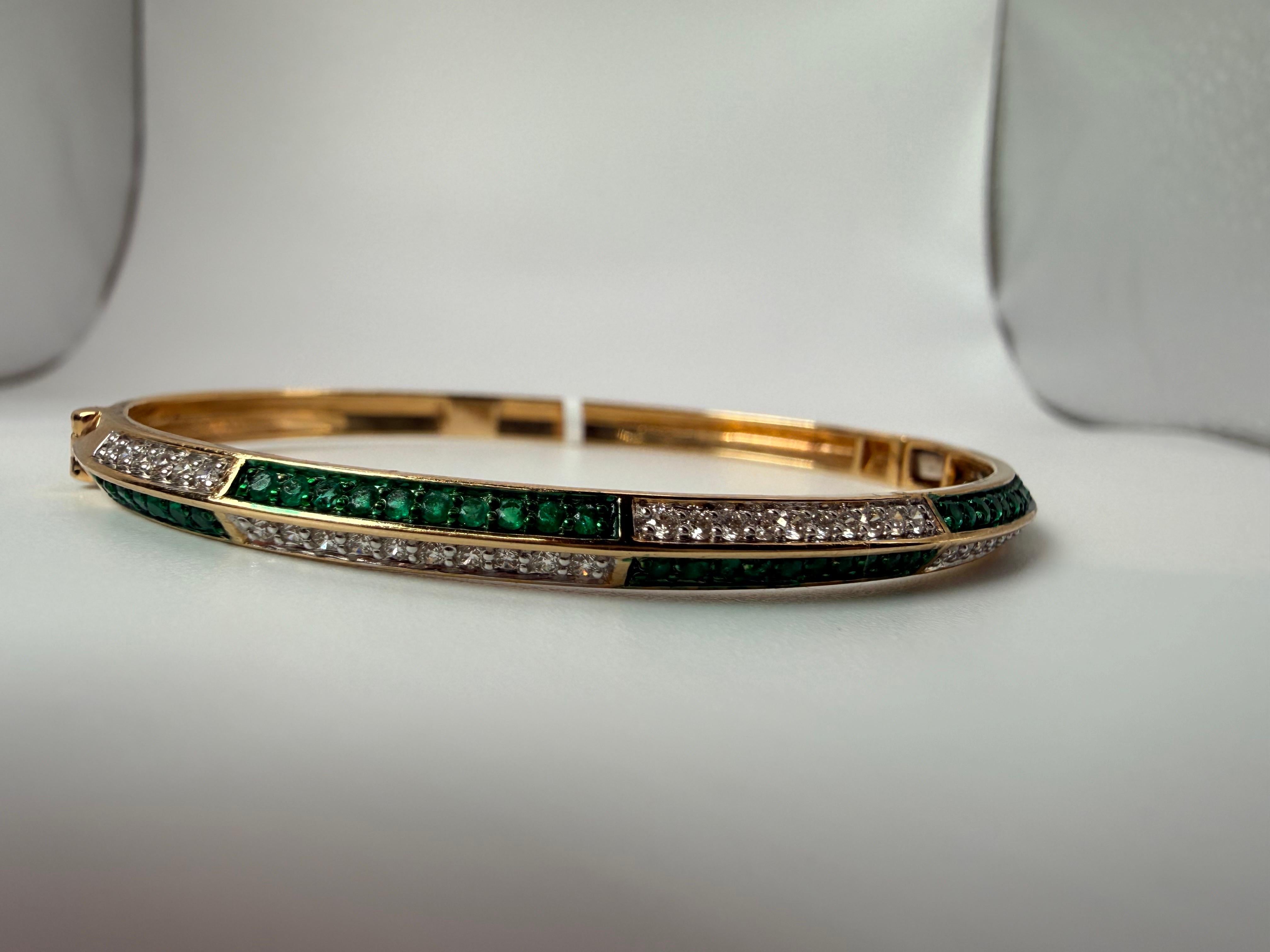 Magnifique bracelet émeraude et diamant en or jaune 14KT. Composé de 1,10 carats de diamants de pureté VS-SI et de couleur F-G et de 0,60 carats d'émeraudes fines. 

CE QUE VOUS OBTENEZ À LA BIJOUTERIE STAMPAR :
Stampar Jewelers, situé au cœur de
