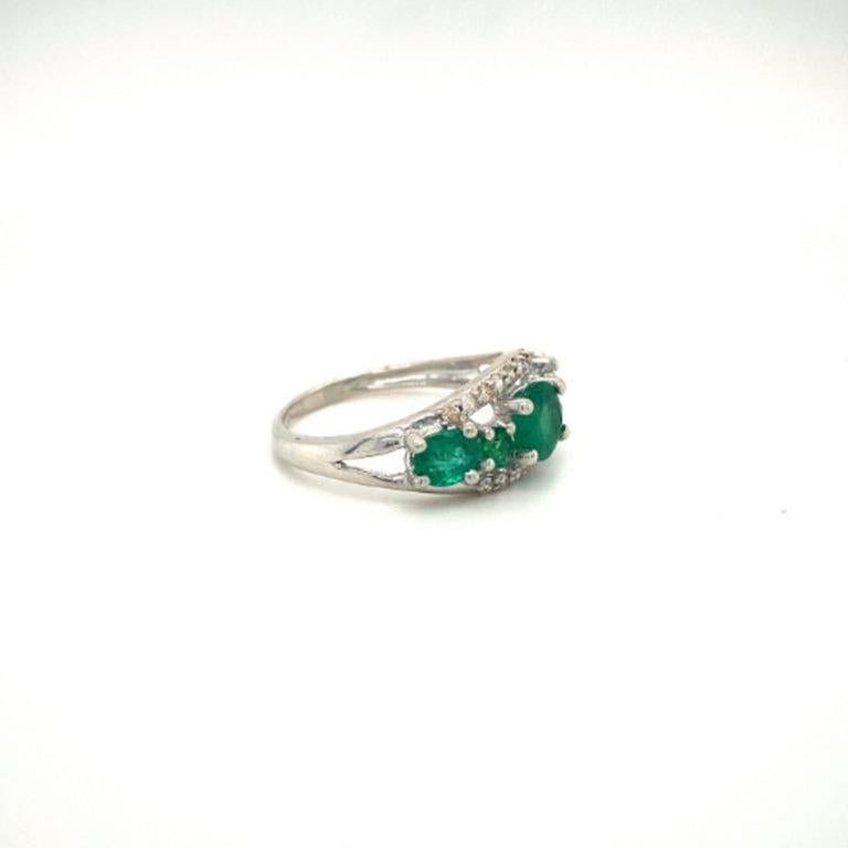 For Sale:  Emerald Diamond Birthstone Engagement Ring for Her Gift in 925 Sterling Silver 5