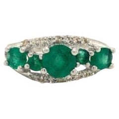 Anillo de compromiso con diamante esmeralda y piedra de nacimiento para regalo de mamá en plata de ley 925