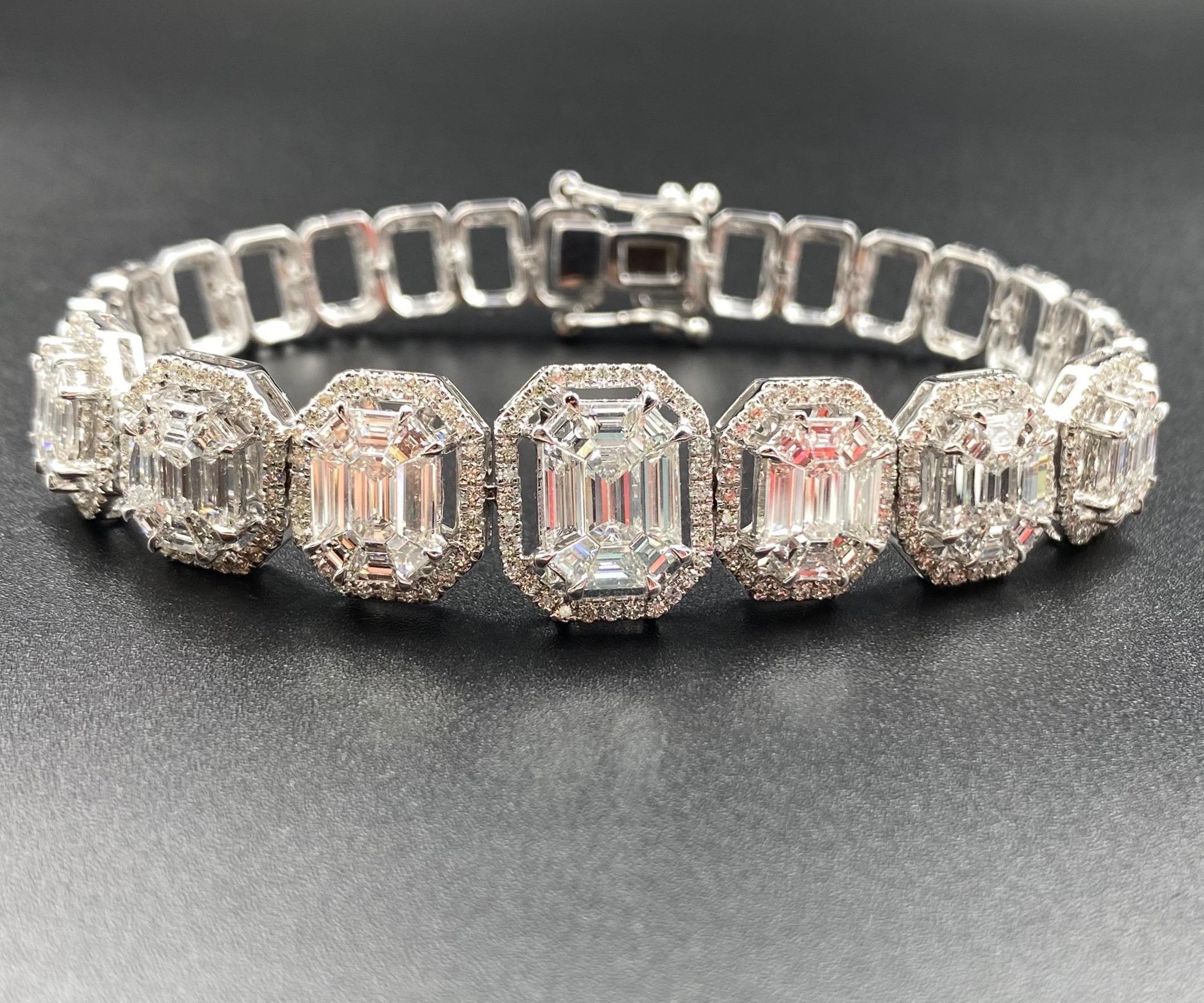 A timeless bracelet, the Emaya Bracelet Features 4.5carats for diamonds, and is made in 18K white gold.

Diamond Details
Shape	Round Brilliant and Pi Cut 
Color	G 
Clarity 	VS1
Weight 	4.5  carats 
 

Bracelet Details
Width 	 
Metal 	18K white