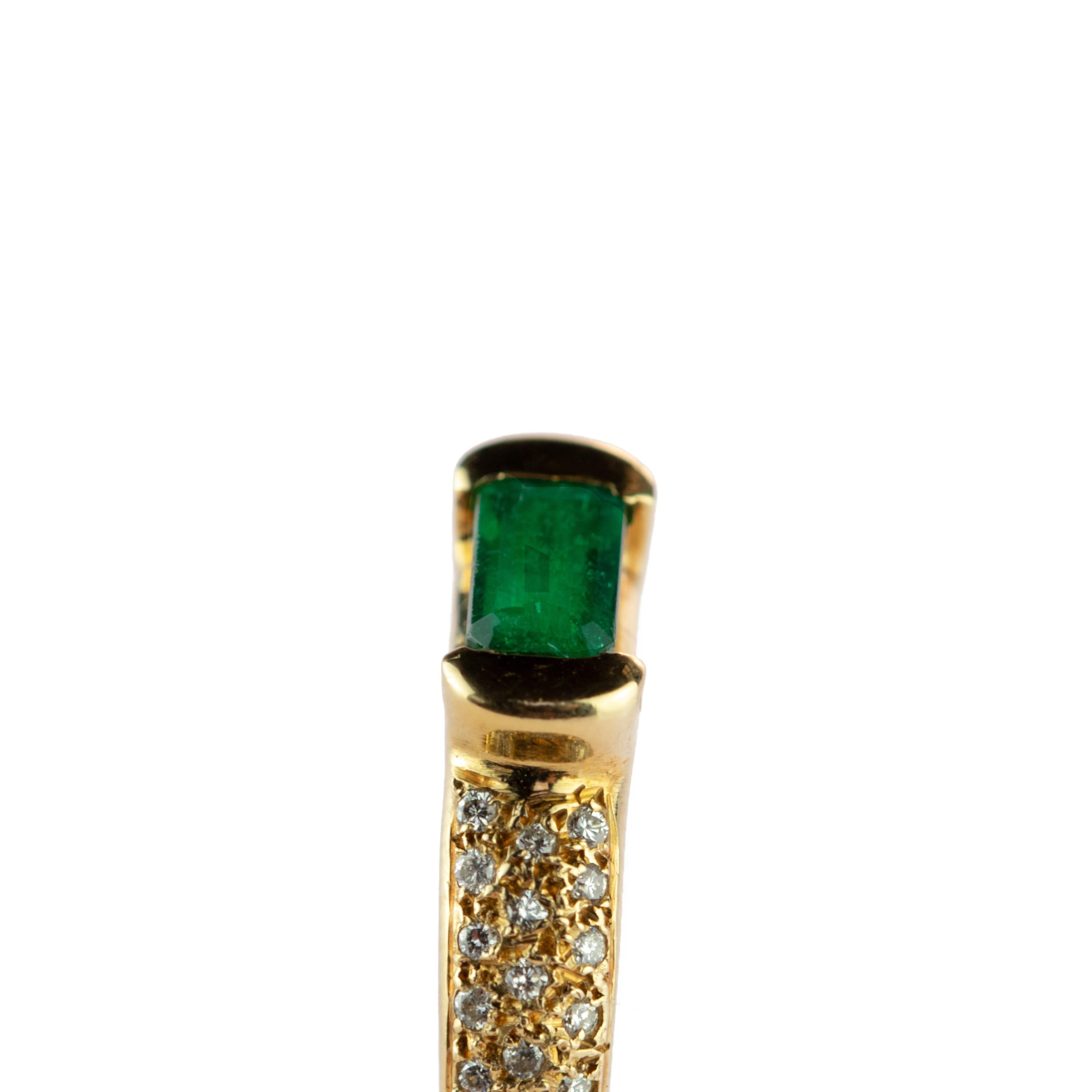 Emerald Diamond Brilliant Cut 18 Karat Gold Cocktail Solitaire Vintage Ring For Sale 3