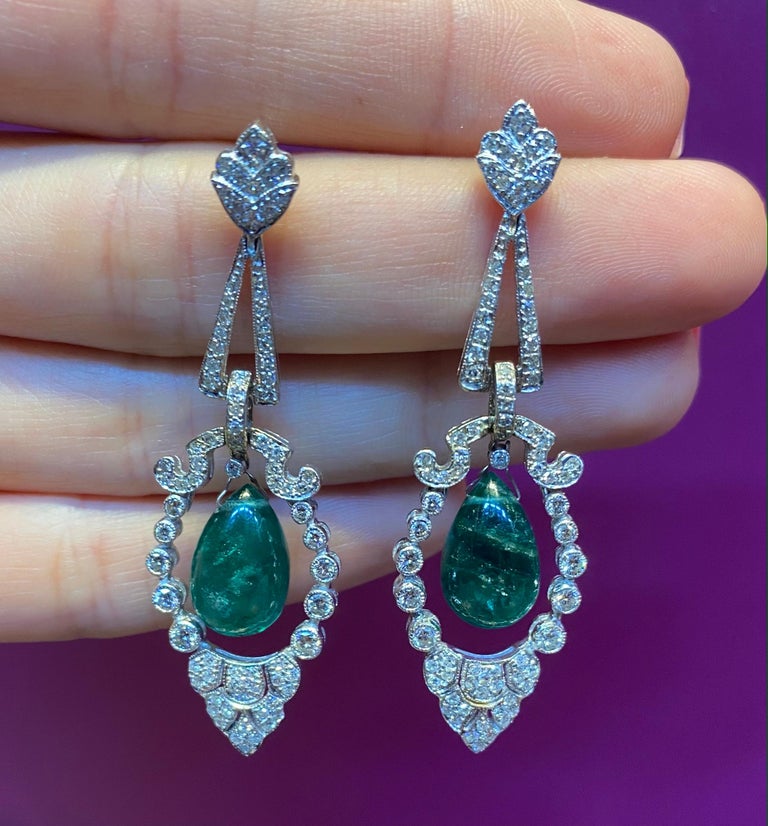 Emerald & Diamond Chandelier Earrings In Excellent Condition For Sale In New York, NY