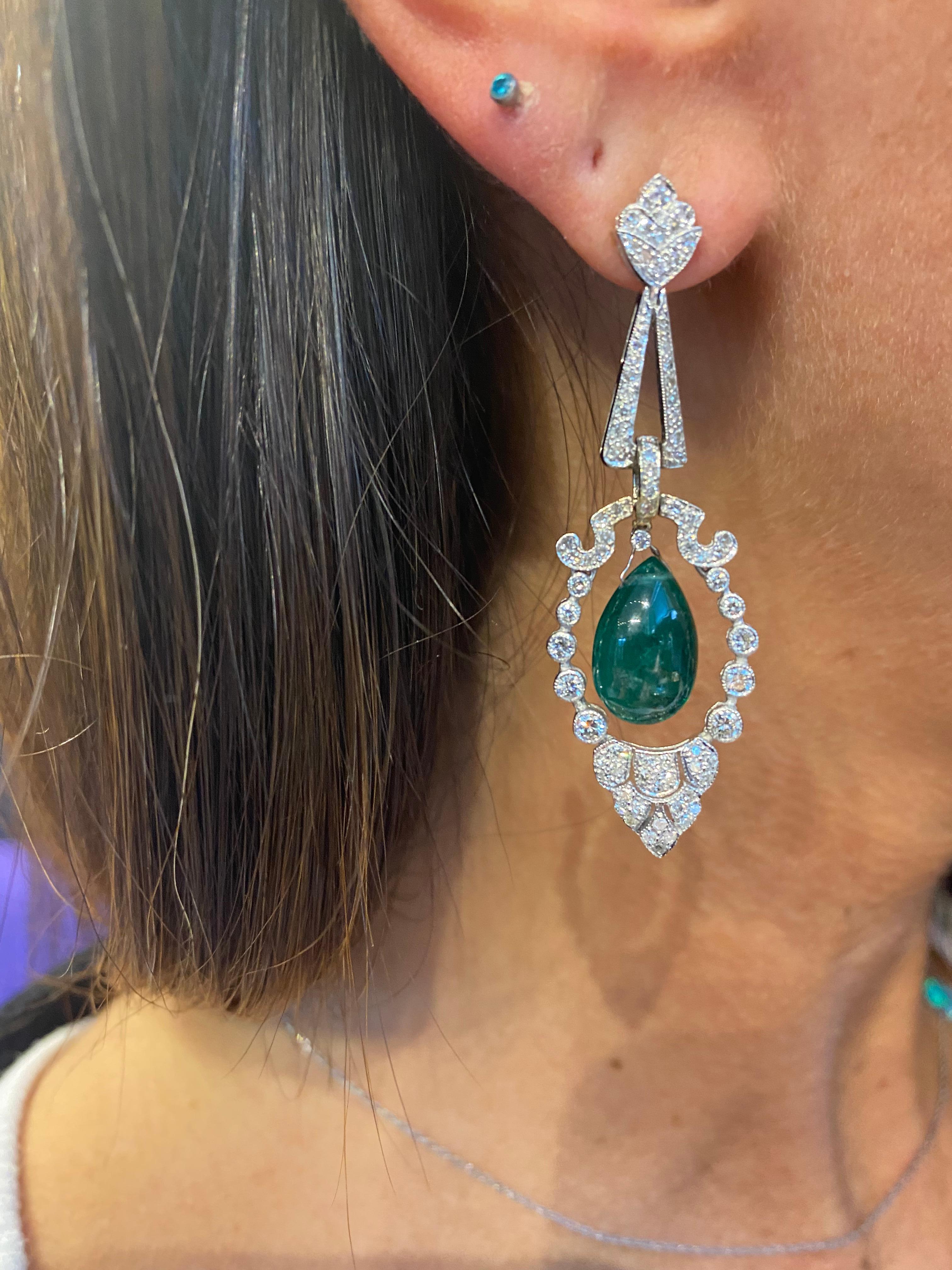 Smaragd- und Diamant-Kronleuchter-Ohrringe (Perle) im Angebot