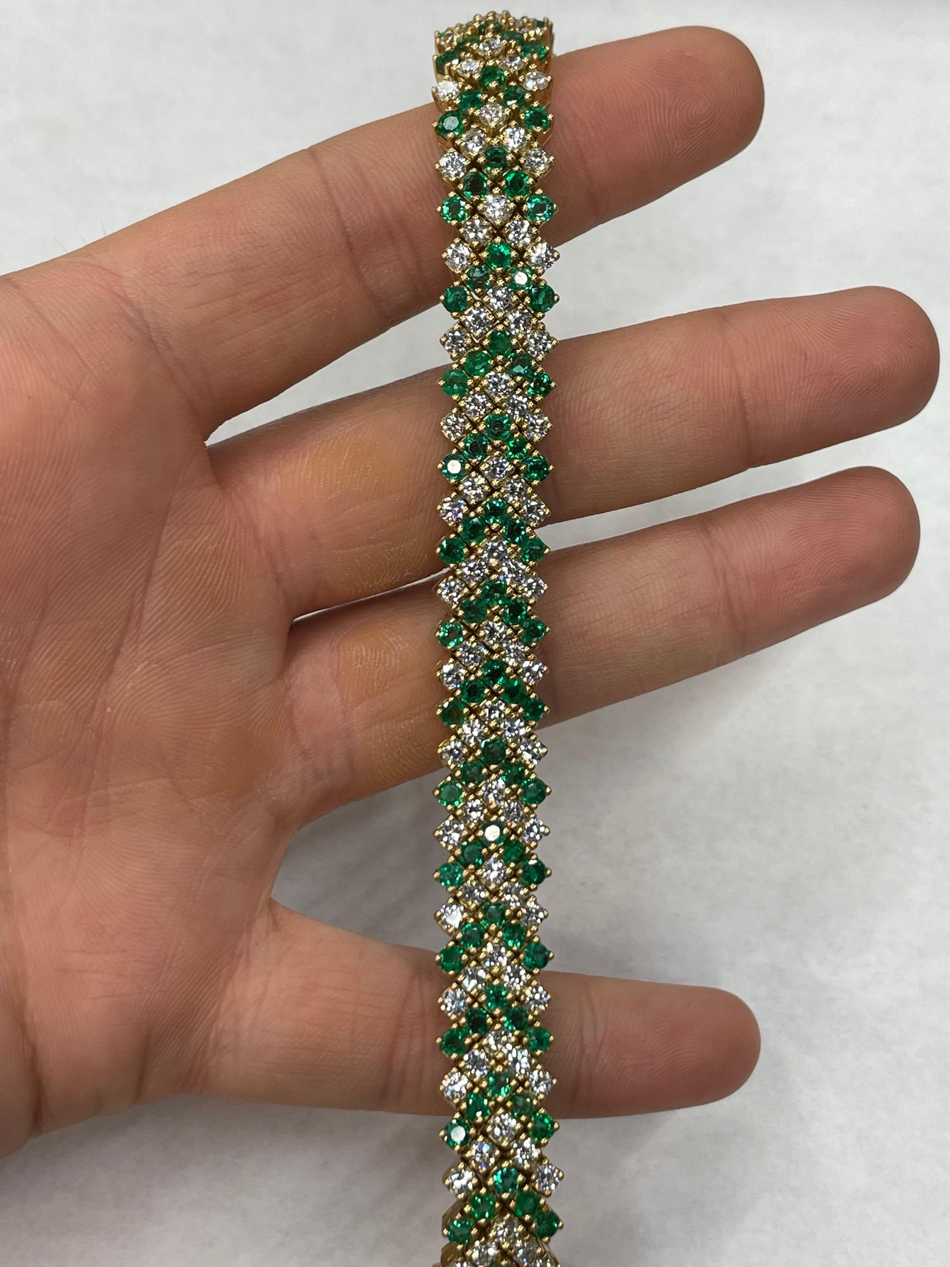 Emerald Diamond Chevron Motif Bracelet 13.40 Carats 18 Karat Yellow Gold For Sale 8