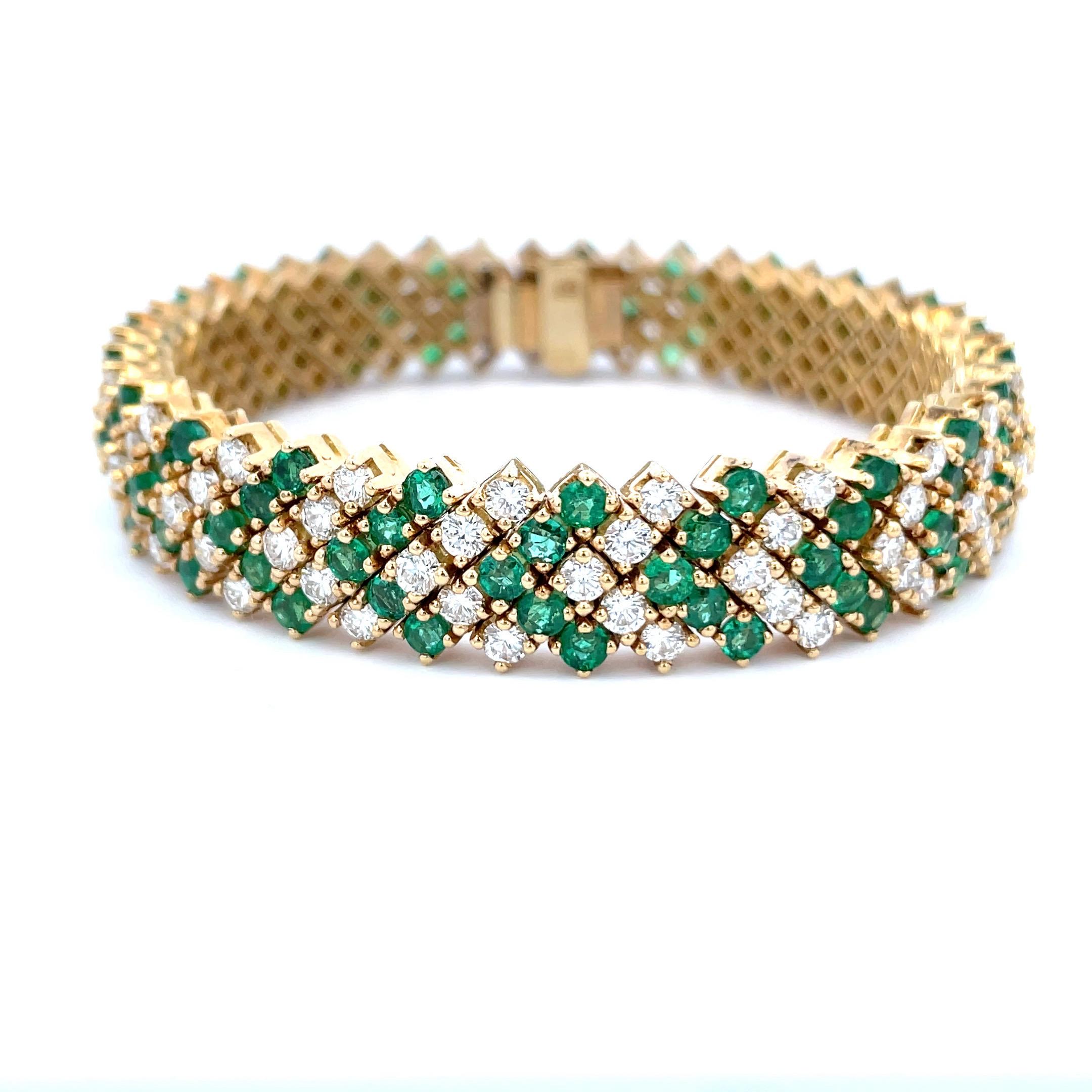 Emerald Diamond Chevron Motif Bracelet 13.40 Carats 18 Karat Yellow Gold For Sale 2